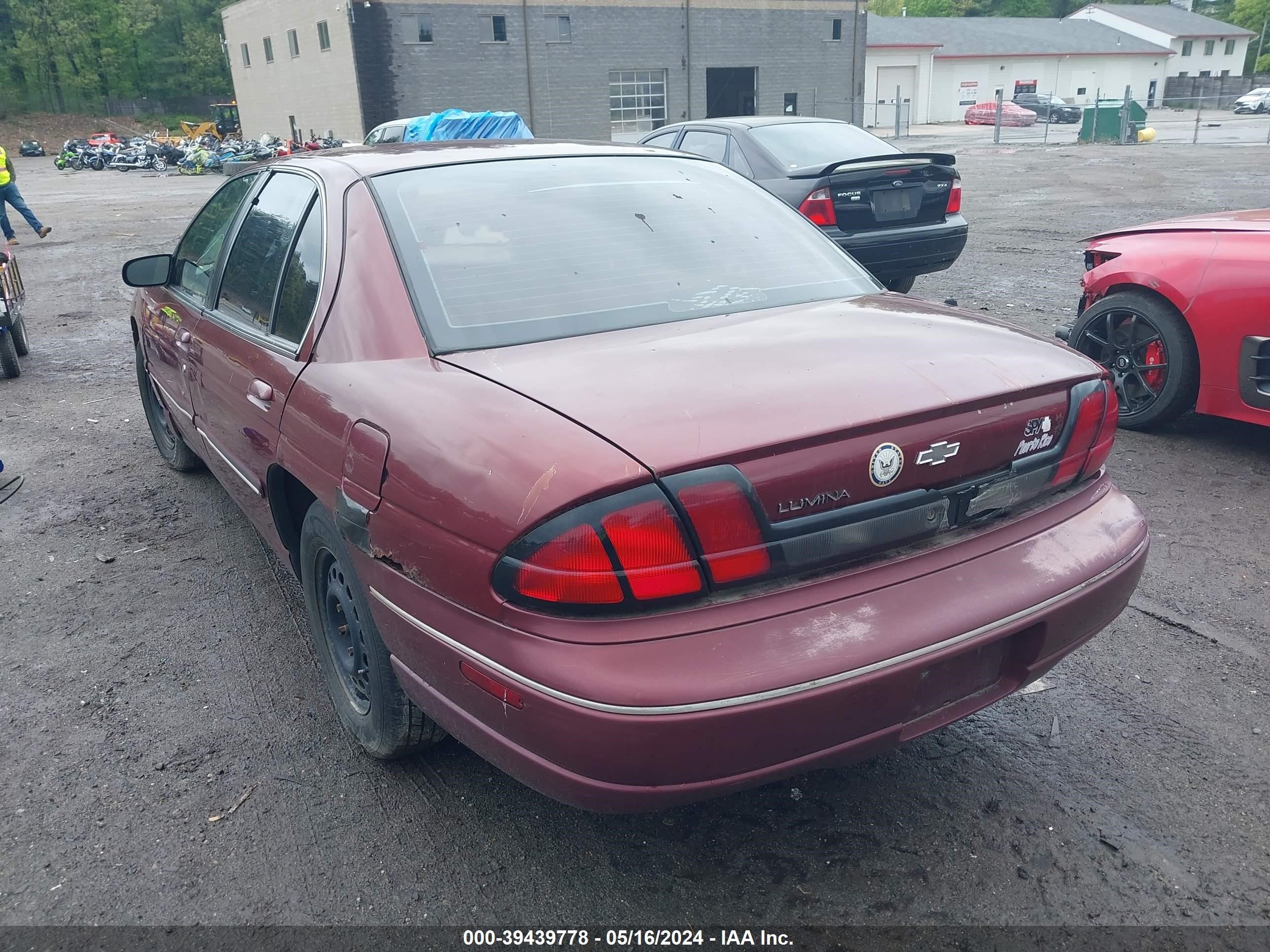 Photo 2 VIN: 2G1WL52M4V1138143 - CHEVROLET LUMINA 