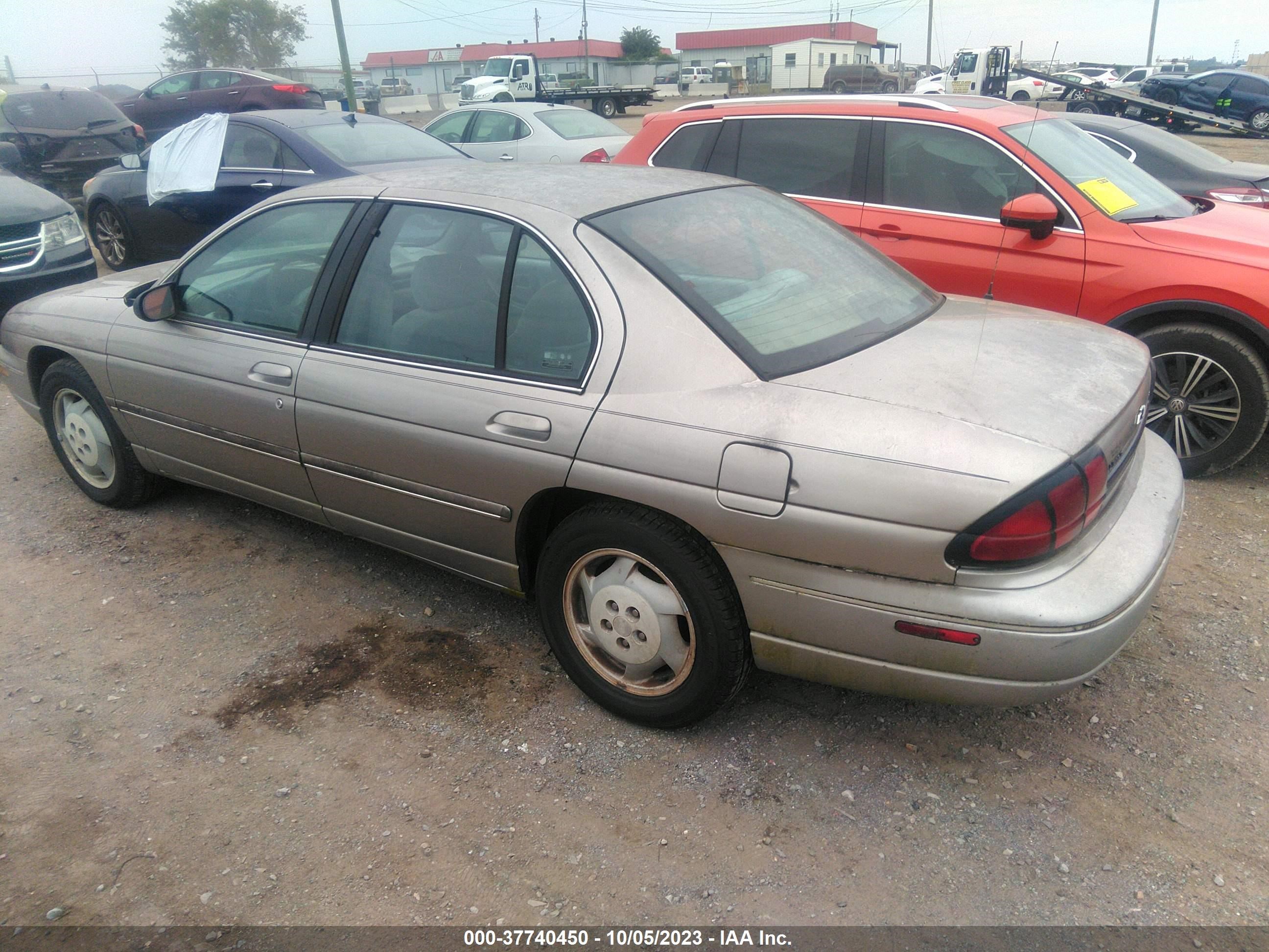 Photo 2 VIN: 2G1WL52M4W9137223 - CHEVROLET LUMINA 