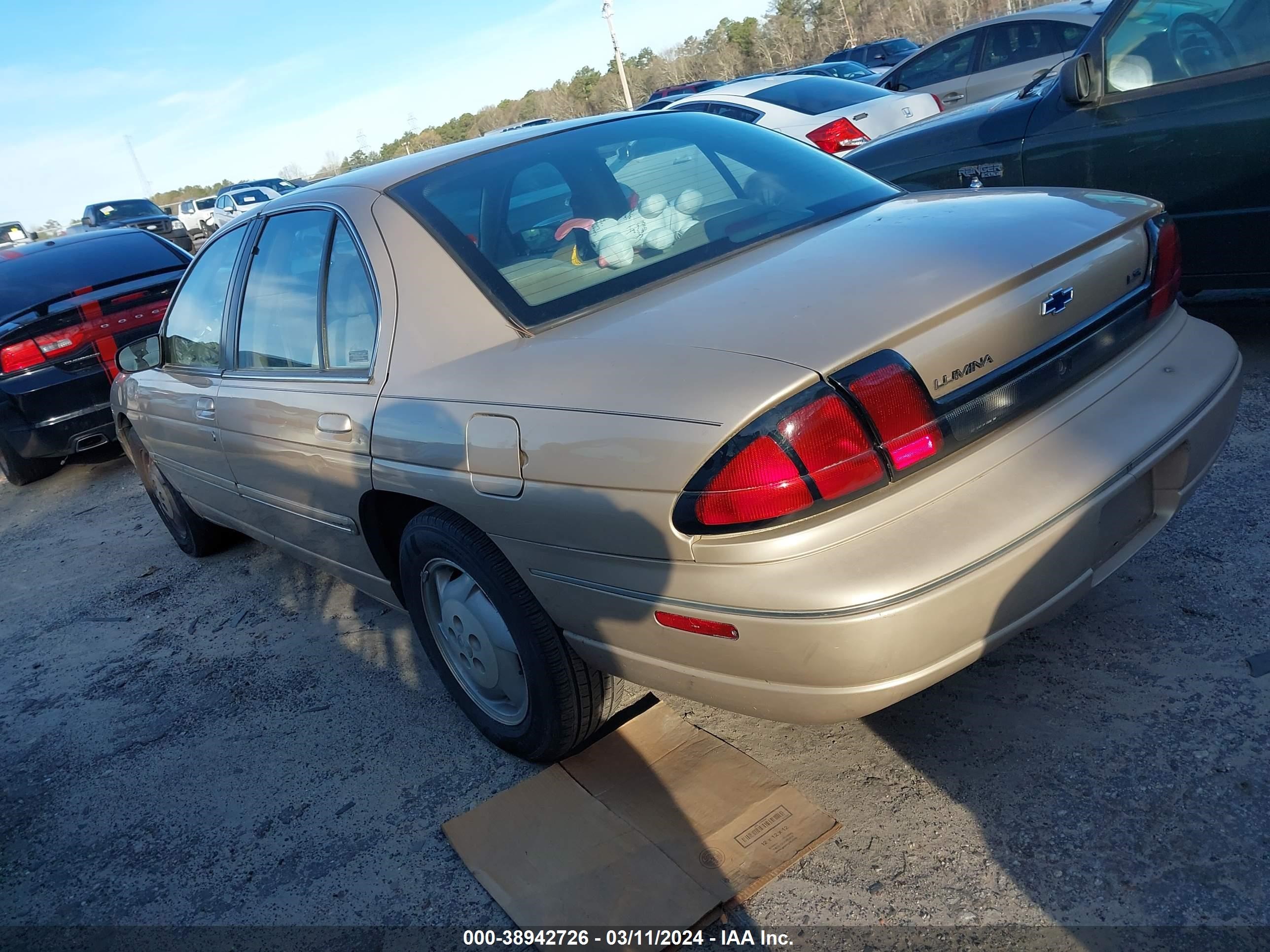 Photo 2 VIN: 2G1WL52M5X9246355 - CHEVROLET LUMINA 