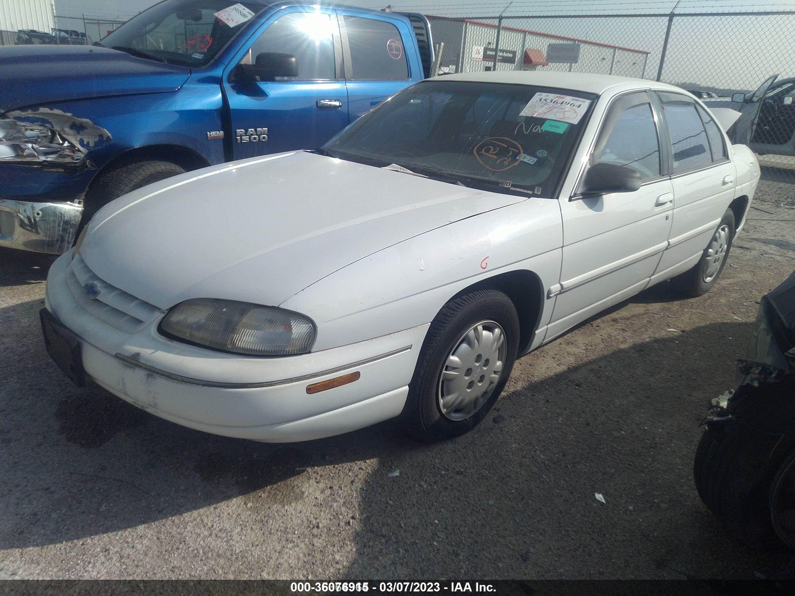 Photo 1 VIN: 2G1WL52M8S9280105 - CHEVROLET LUMINA 