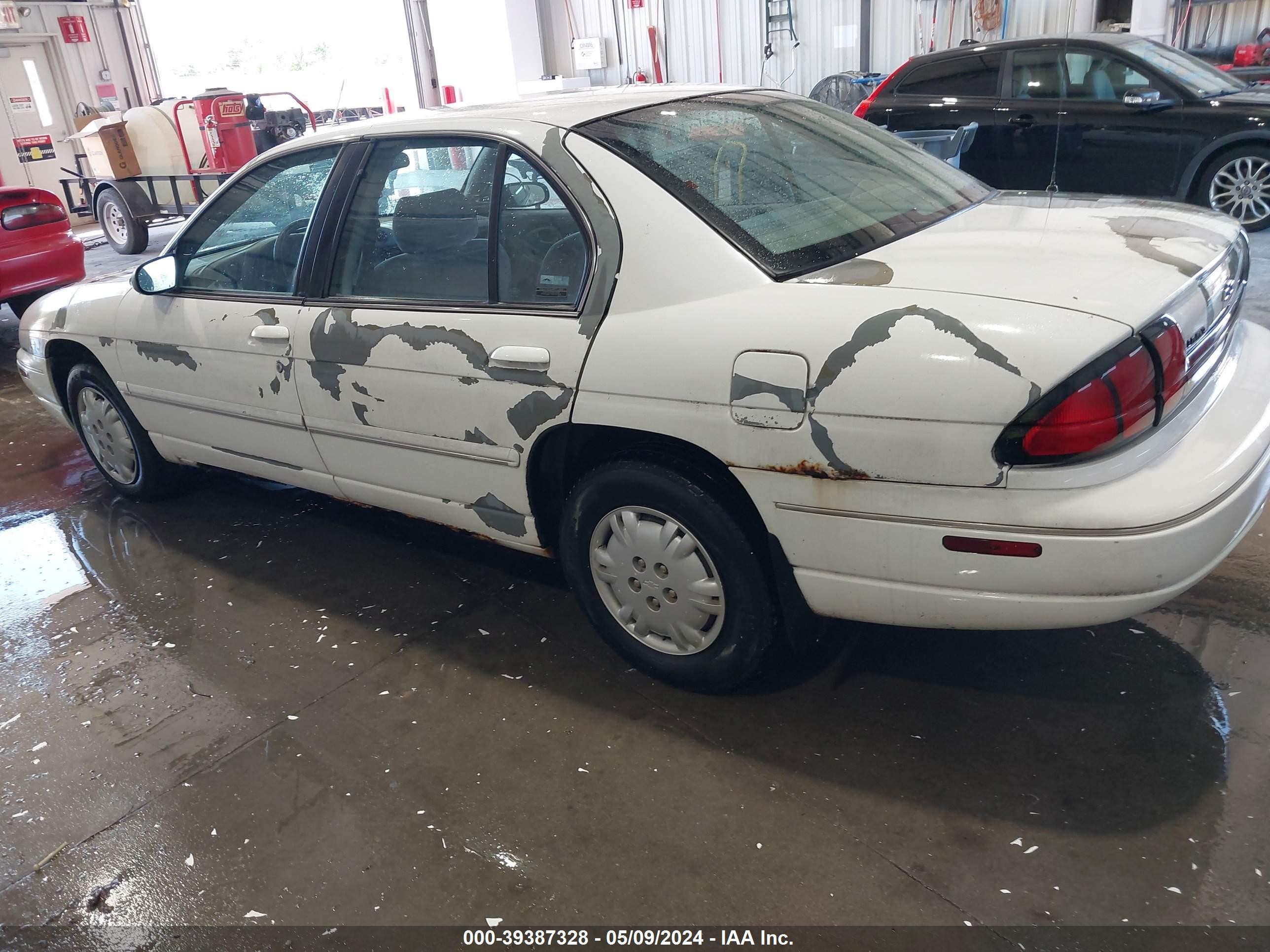 Photo 2 VIN: 2G1WL52M8V1101273 - CHEVROLET LUMINA 