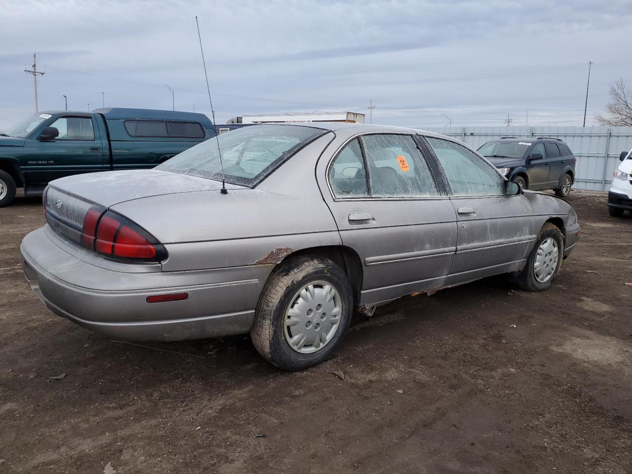 Photo 2 VIN: 2G1WL52M9V1105445 - CHEVROLET LUMINA 