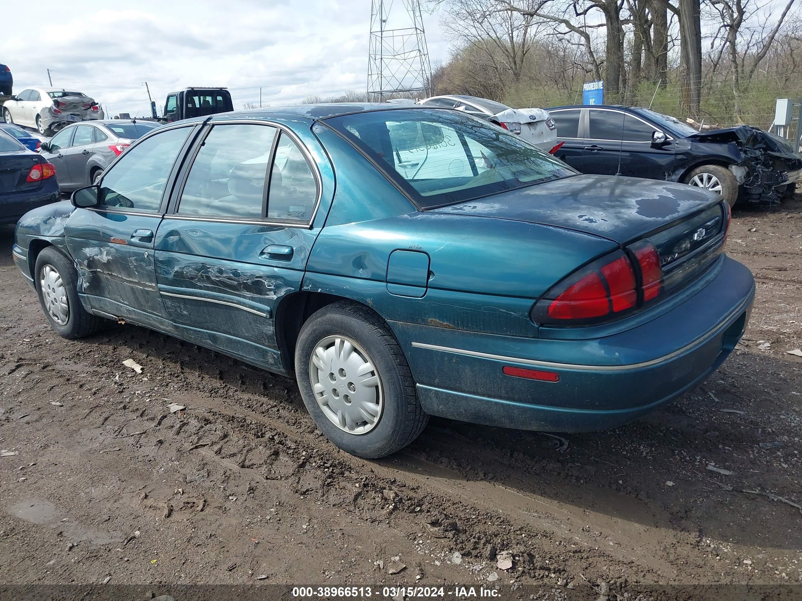 Photo 2 VIN: 2G1WL52M9V9174105 - CHEVROLET LUMINA 