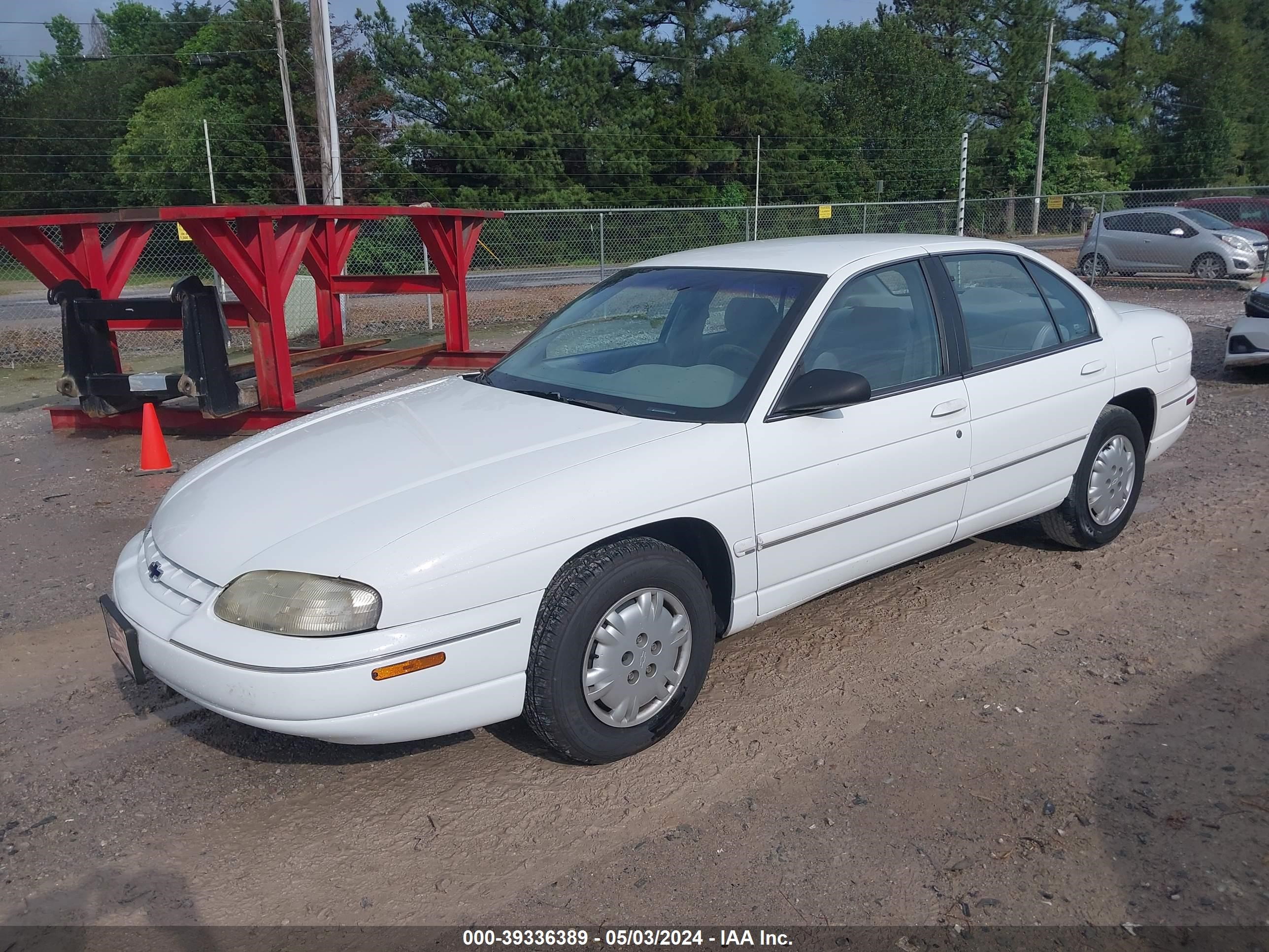 Photo 1 VIN: 2G1WL52MXT1194827 - CHEVROLET LUMINA 