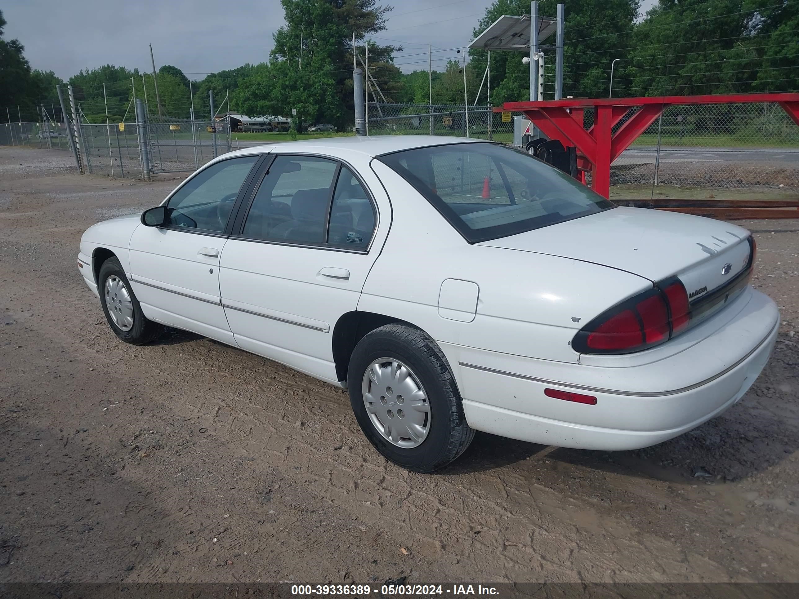 Photo 2 VIN: 2G1WL52MXT1194827 - CHEVROLET LUMINA 