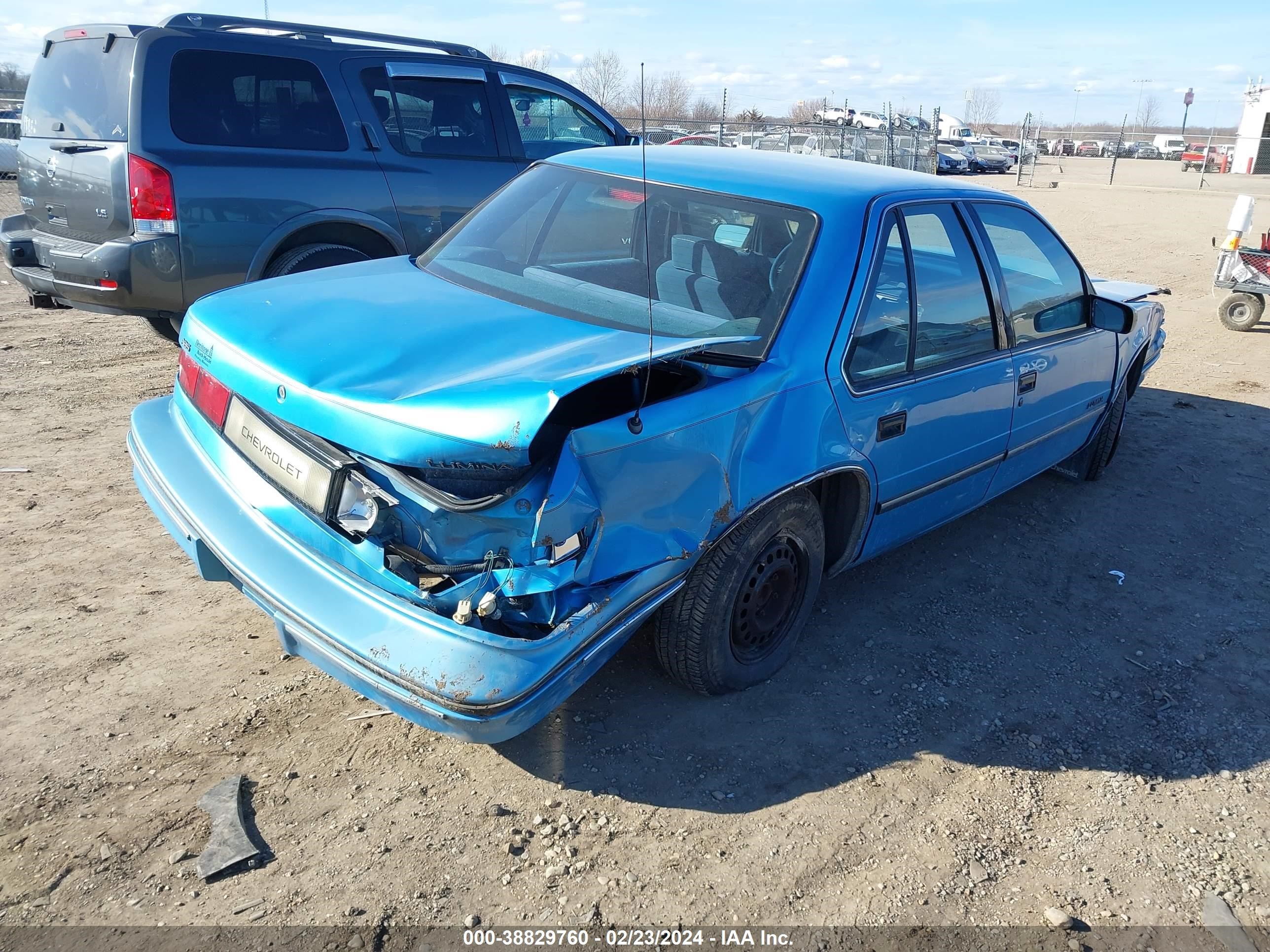 Photo 3 VIN: 2G1WL54T1N1140923 - CHEVROLET LUMINA 