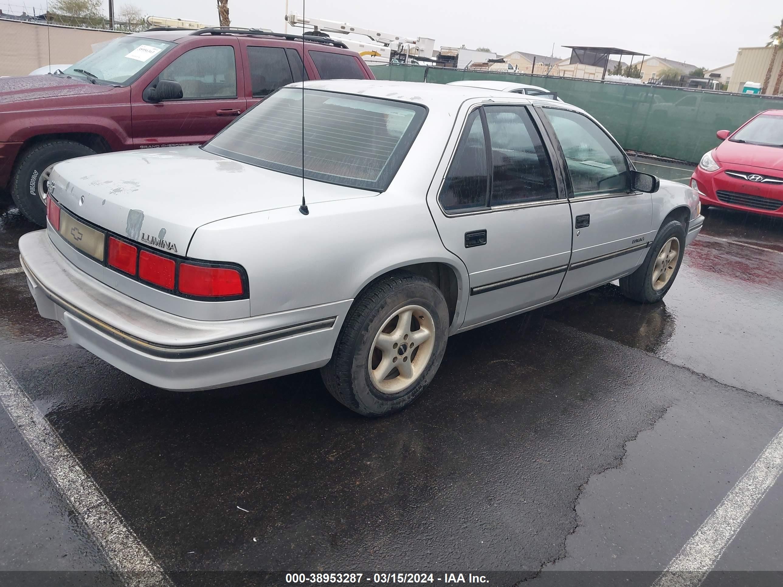 Photo 3 VIN: 2G1WL54T6P1152133 - CHEVROLET LUMINA 