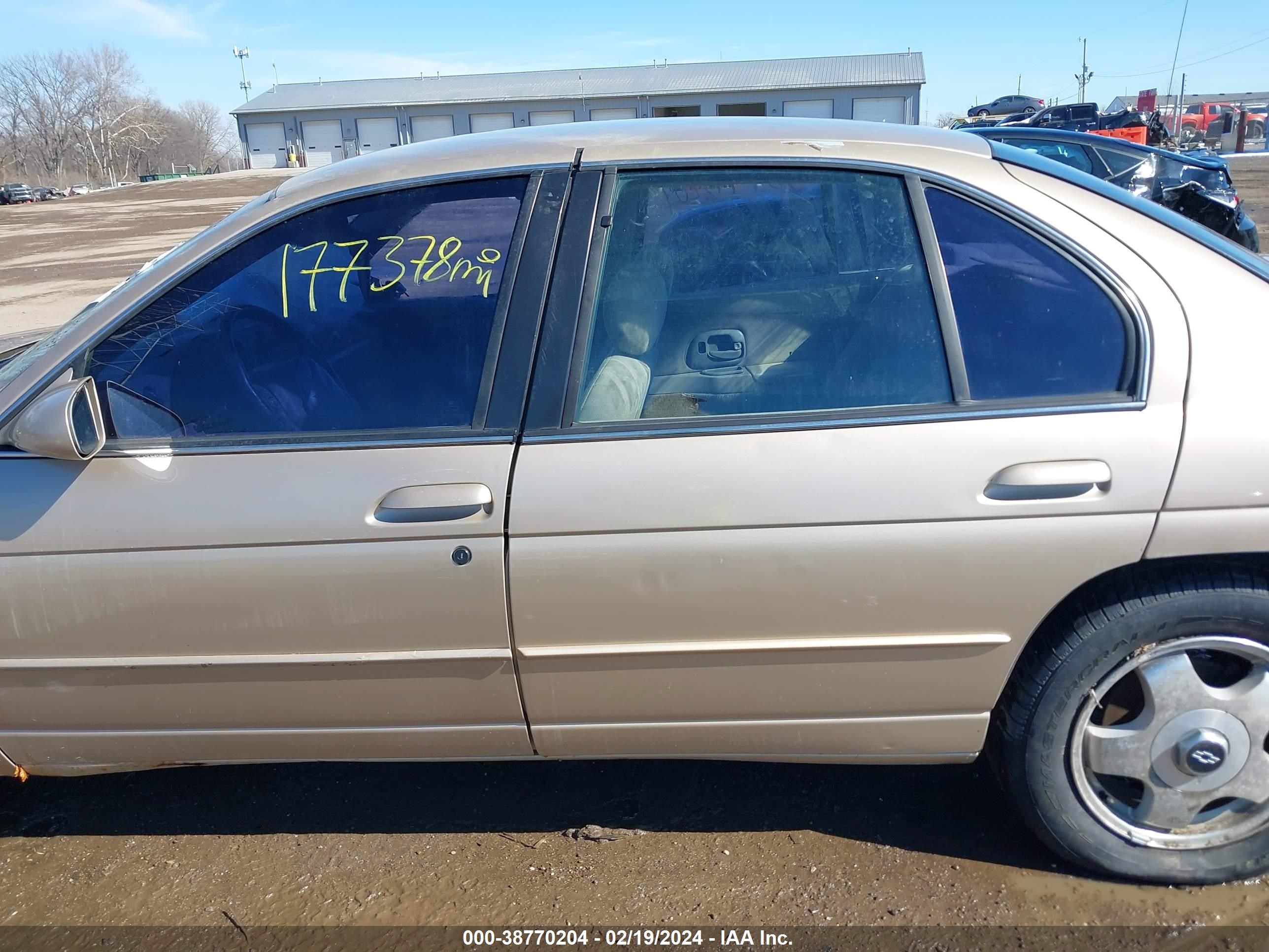 Photo 13 VIN: 2G1WN52K2W9196909 - CHEVROLET LUMINA 