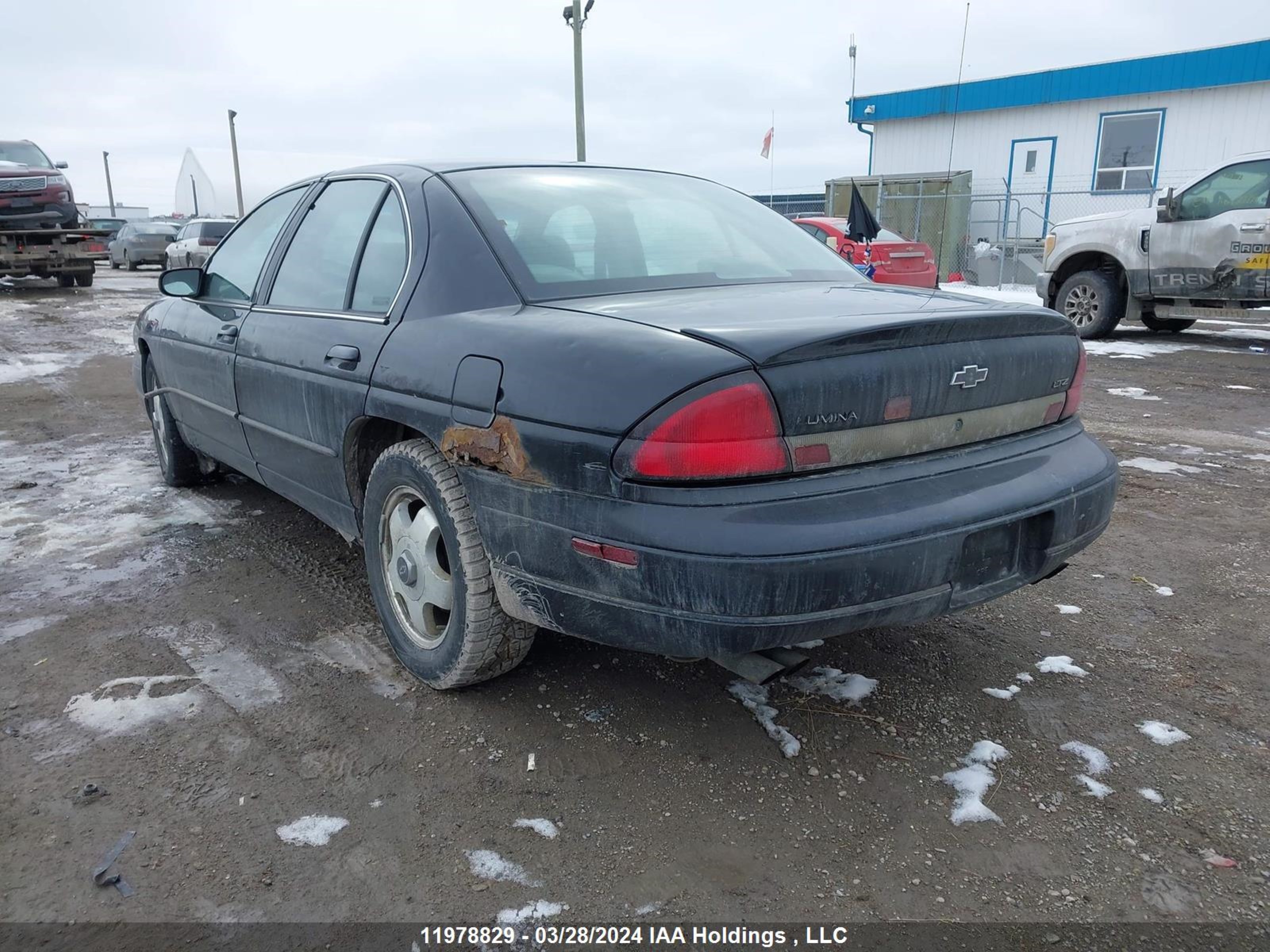 Photo 2 VIN: 2G1WN52K7X9262761 - CHEVROLET LUMINA 