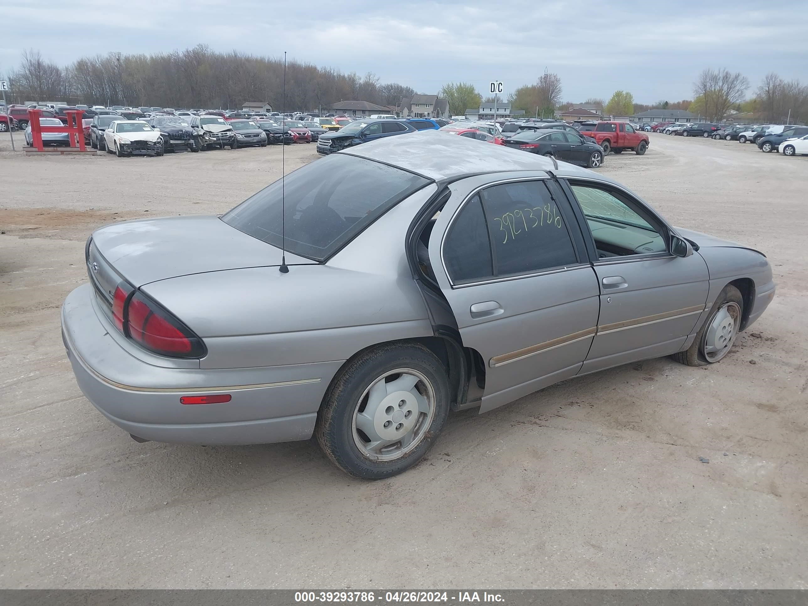 Photo 3 VIN: 2G1WN52M0T1147395 - CHEVROLET LUMINA 