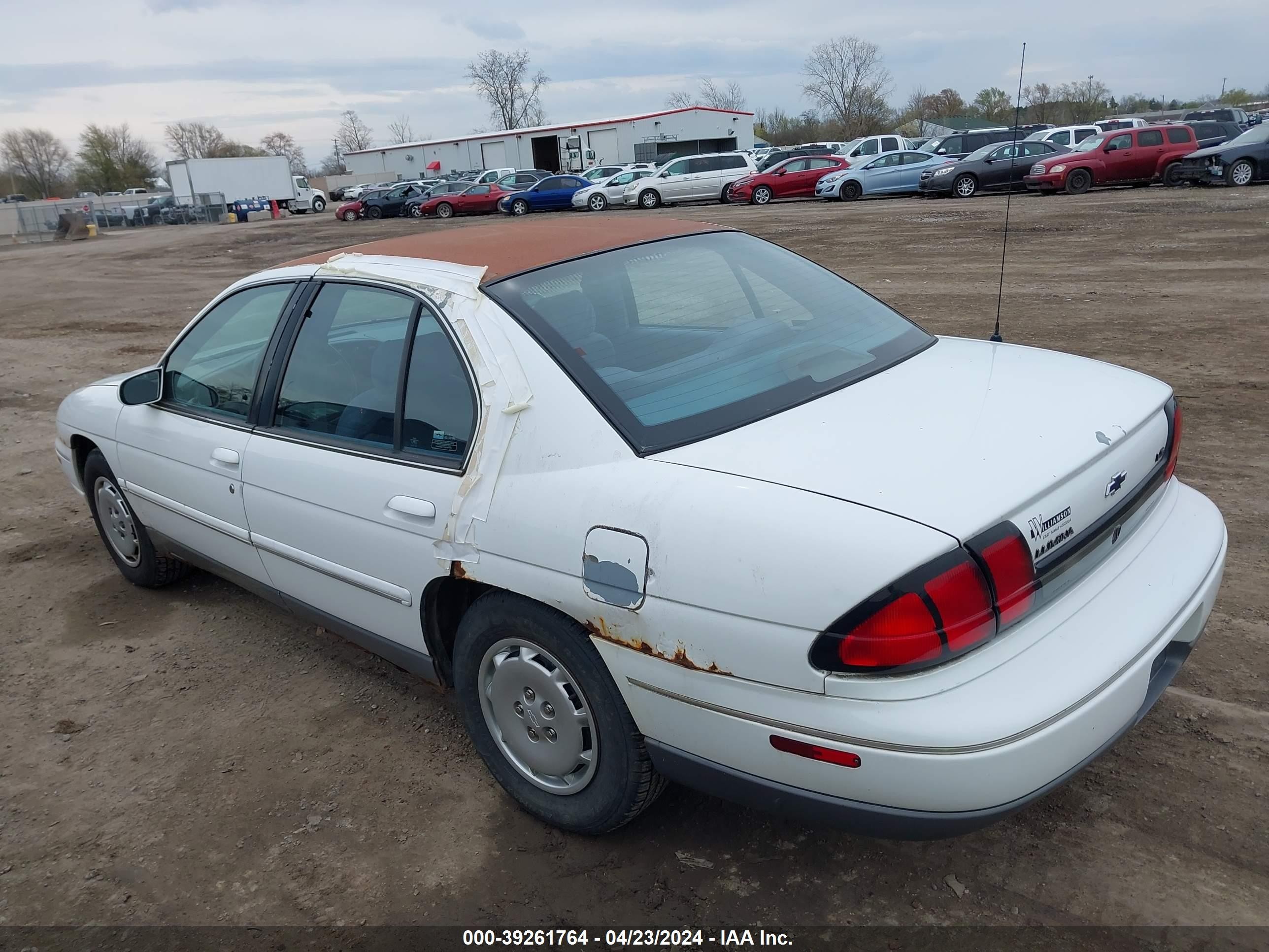 Photo 2 VIN: 2G1WN52M2S1115157 - CHEVROLET LUMINA 