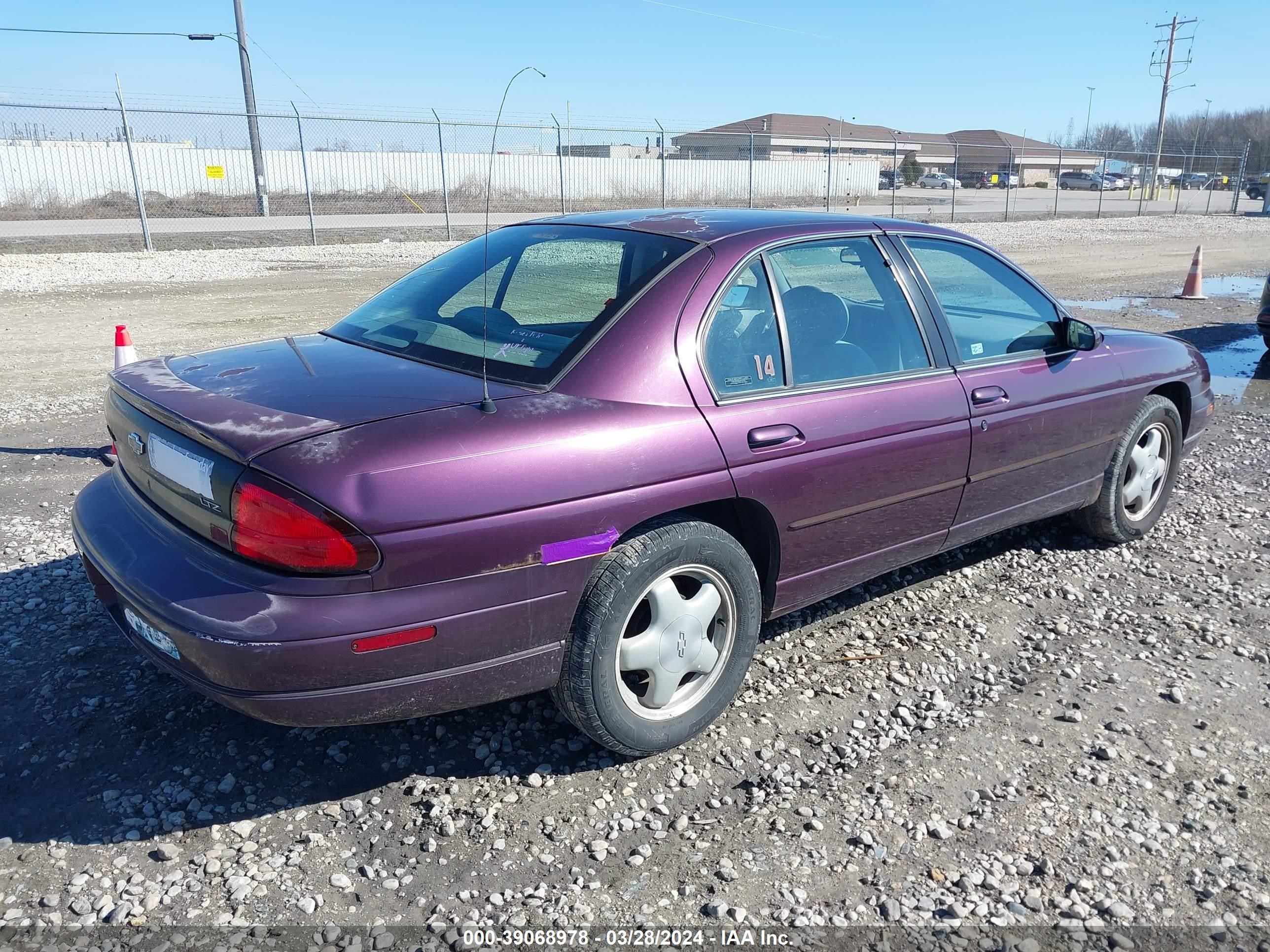 Photo 3 VIN: 2G1WN52M2V9277702 - CHEVROLET LUMINA 