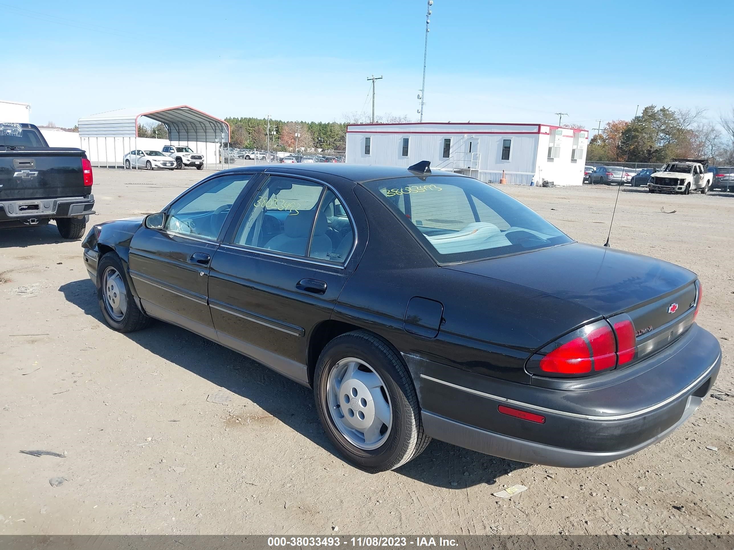 Photo 2 VIN: 2G1WN52X8S9283087 - CHEVROLET LUMINA 