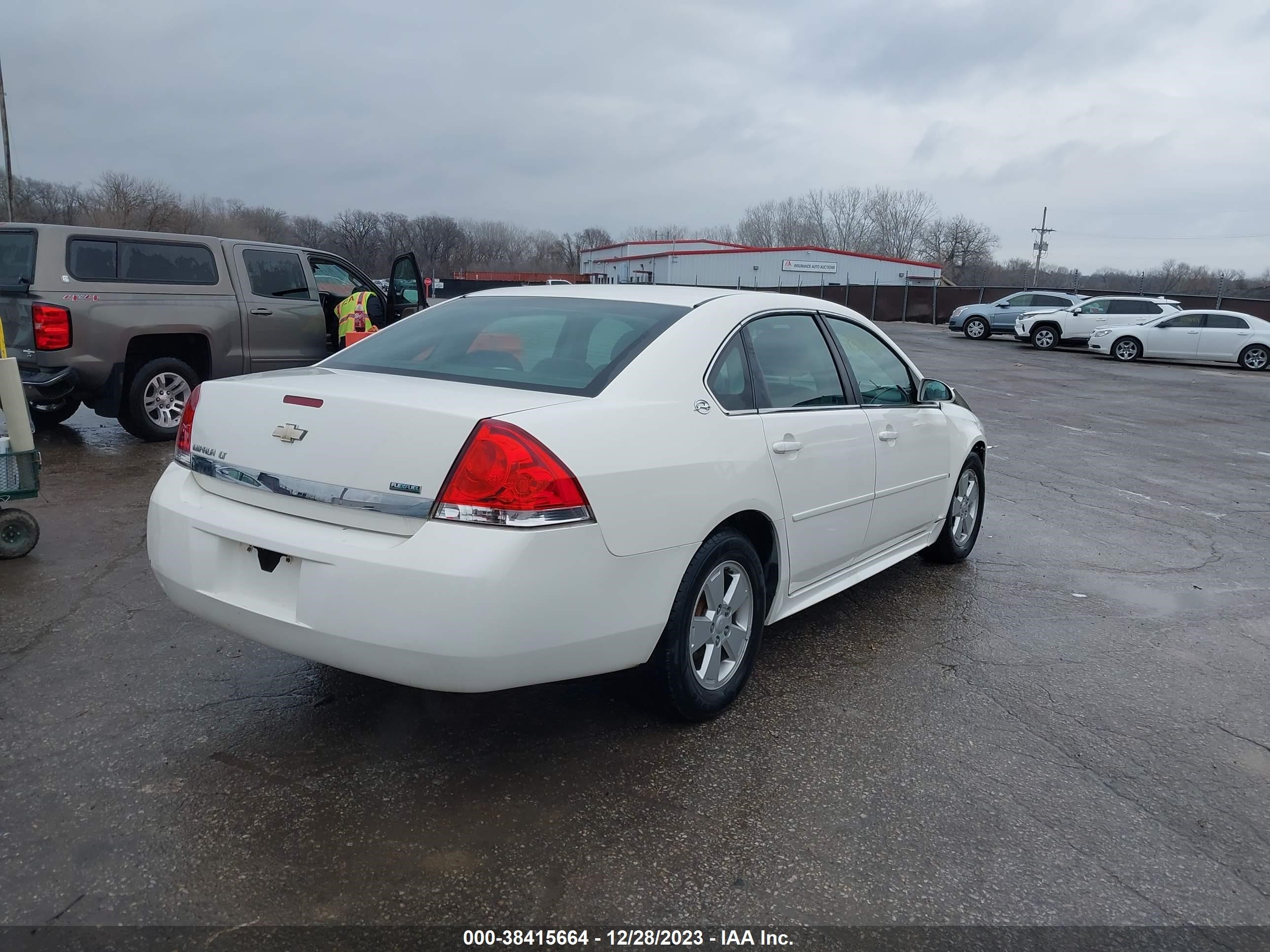 Photo 3 VIN: 2G1WT57K891293114 - CHEVROLET IMPALA 