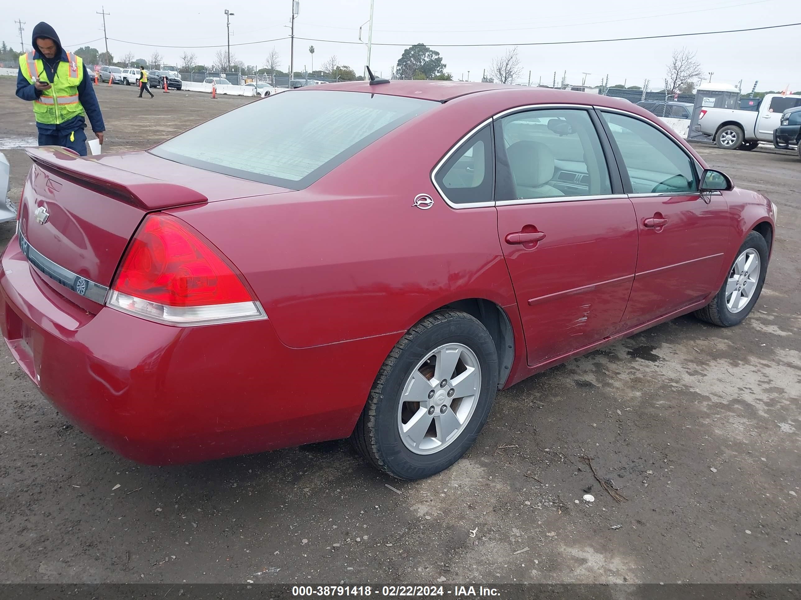 Photo 3 VIN: 2G1WT58K169100779 - CHEVROLET IMPALA 