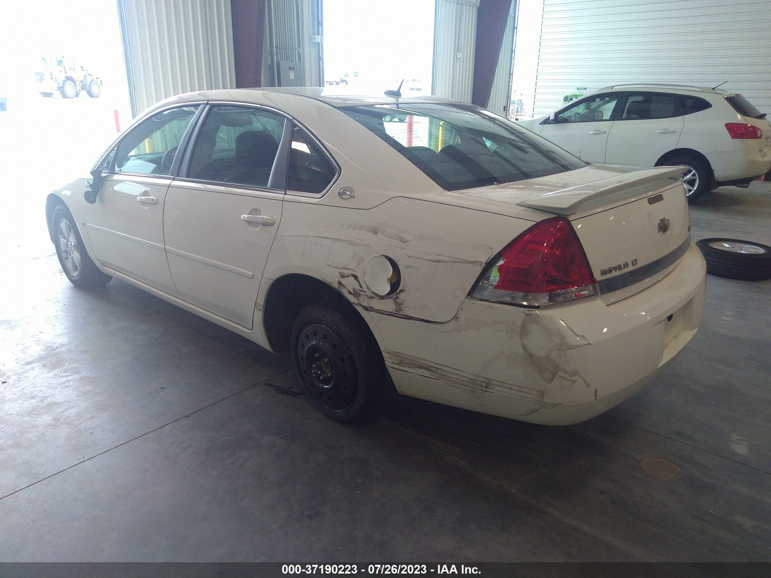 Photo 2 VIN: 2G1WT58K181378096 - CHEVROLET IMPALA 