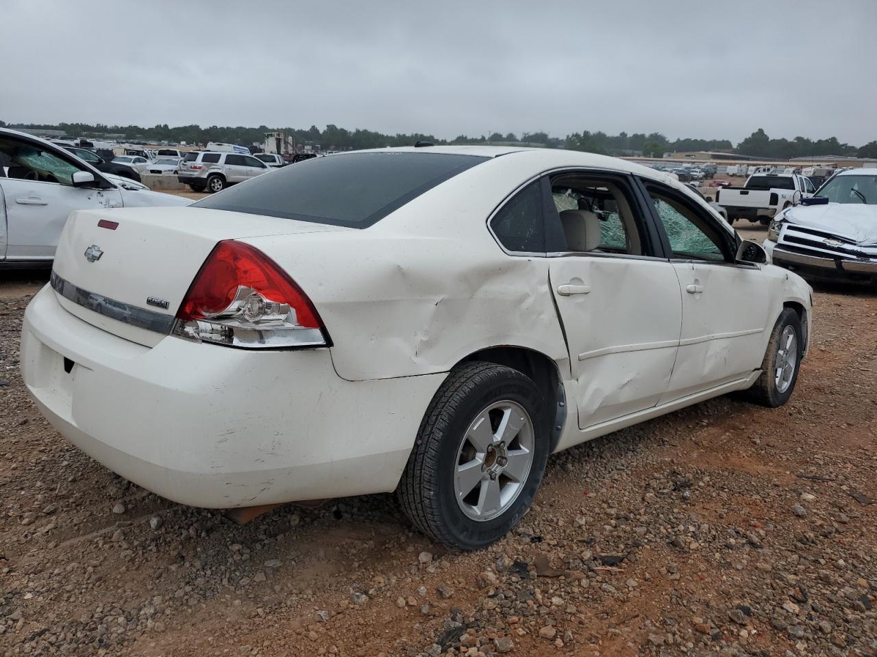 Photo 2 VIN: 2G1WT58K189132859 - CHEVROLET IMPALA 