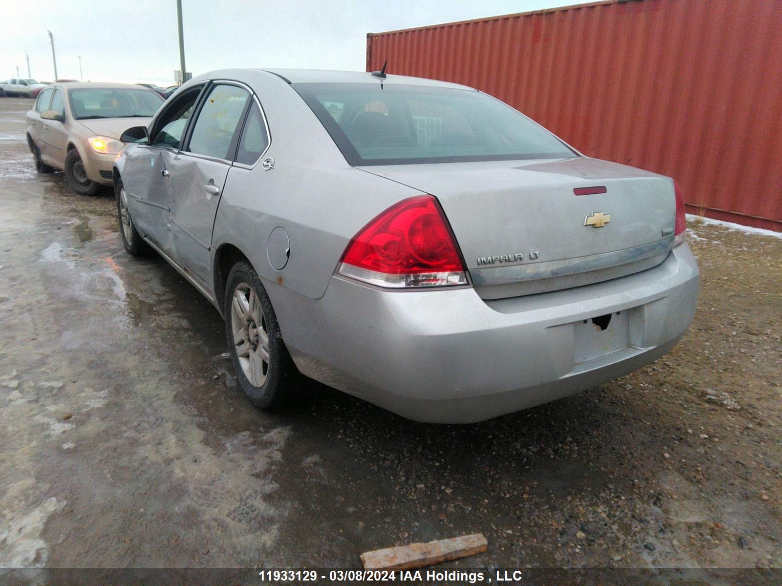 Photo 2 VIN: 2G1WT58K981229600 - CHEVROLET IMPALA 