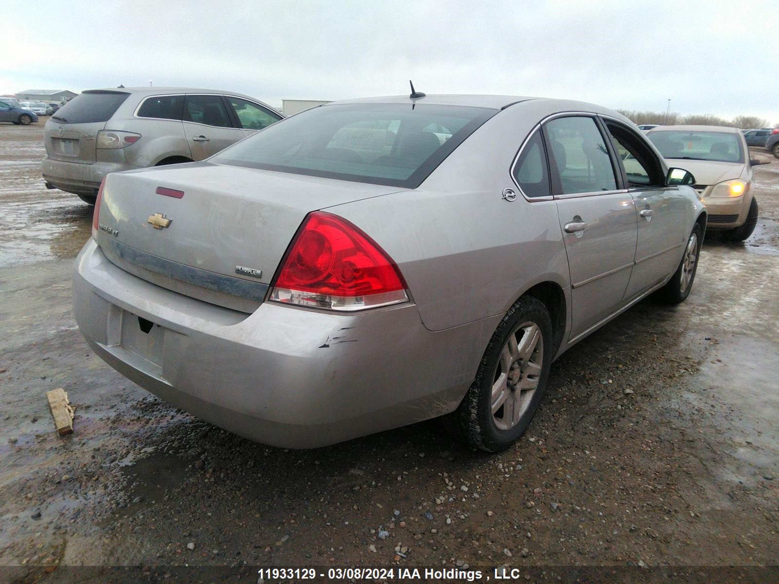 Photo 3 VIN: 2G1WT58K981229600 - CHEVROLET IMPALA 