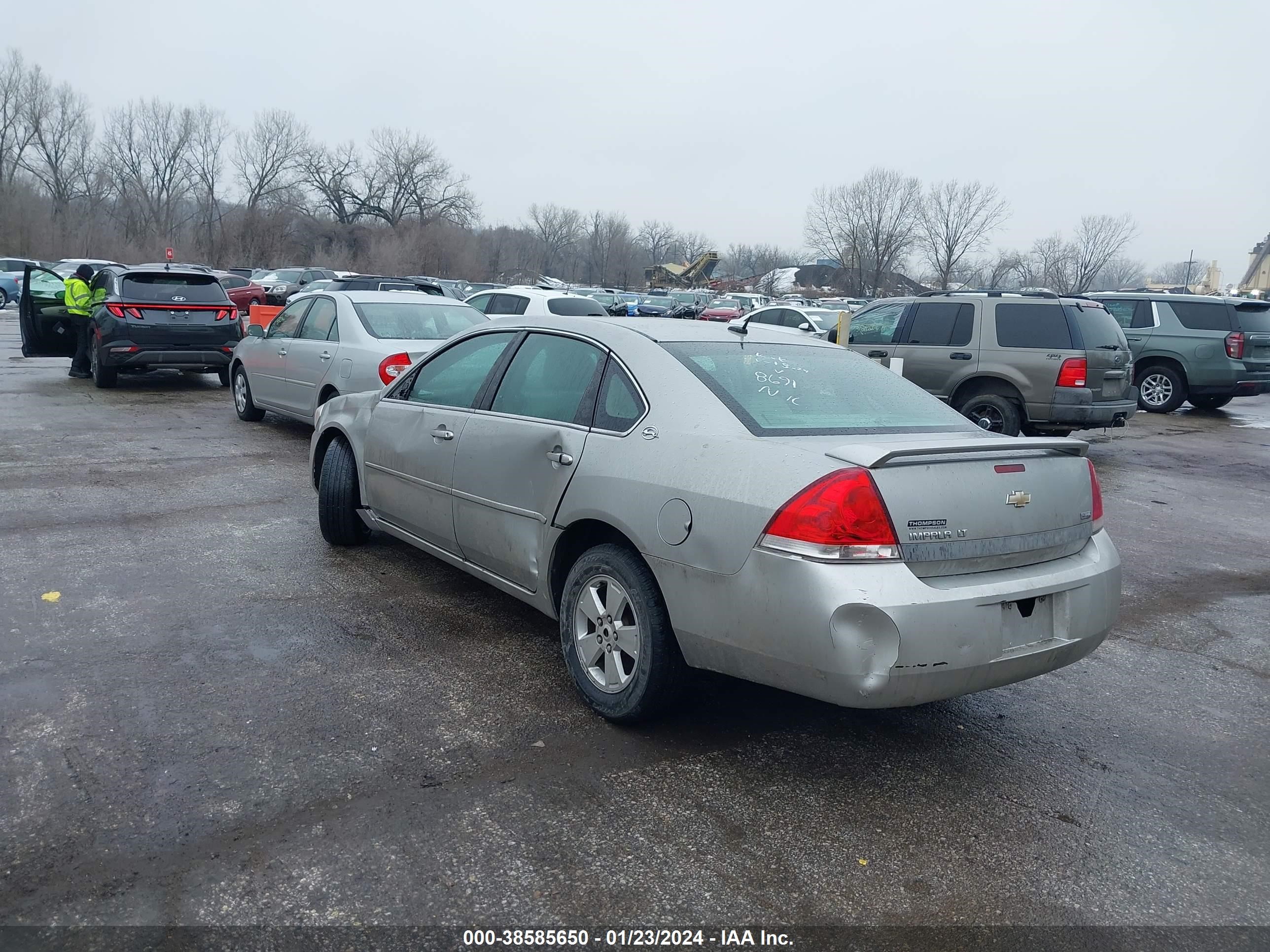 Photo 2 VIN: 2G1WT58K989228691 - CHEVROLET IMPALA 