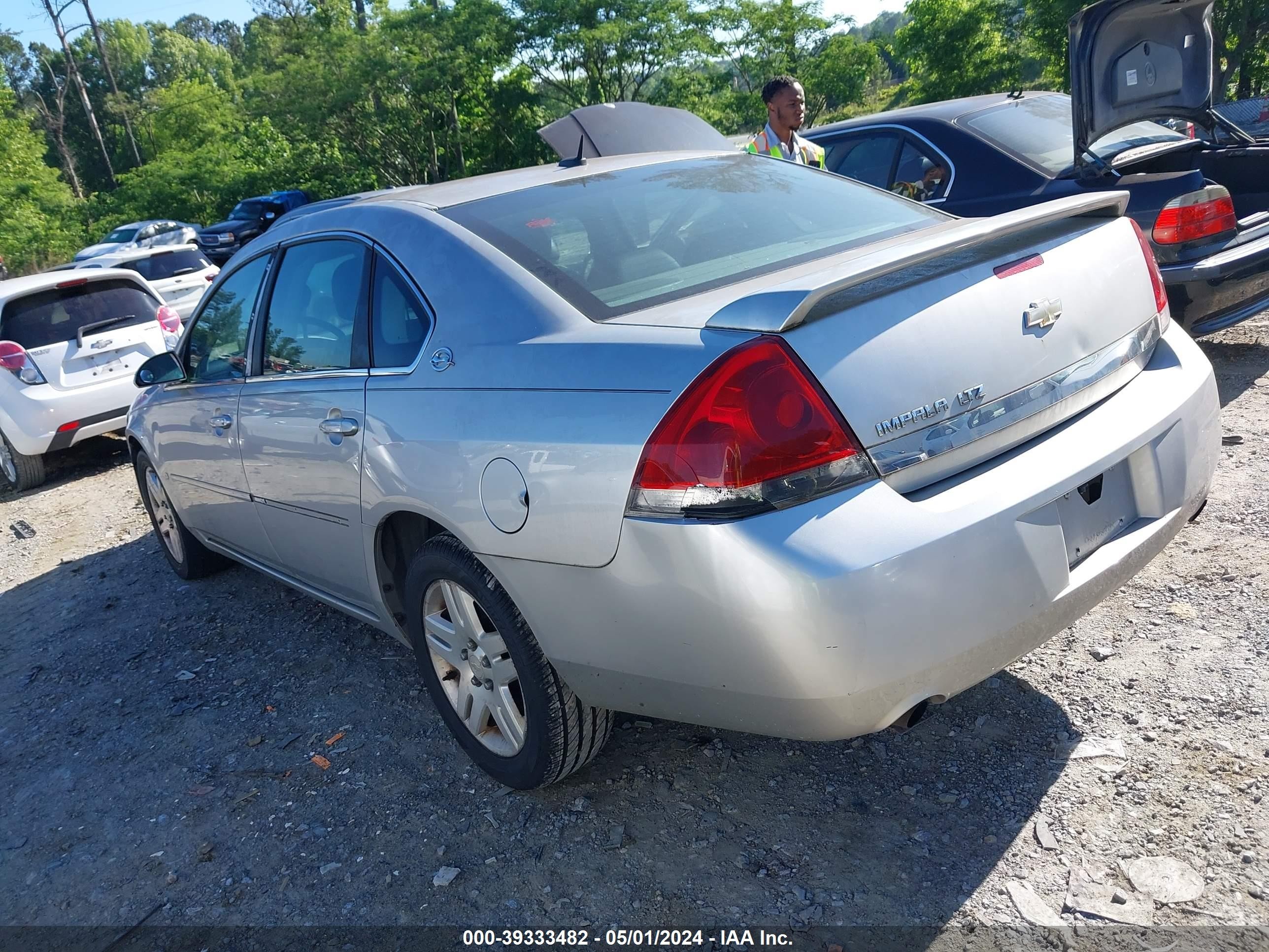 Photo 2 VIN: 2G1WU581569393784 - CHEVROLET IMPALA 