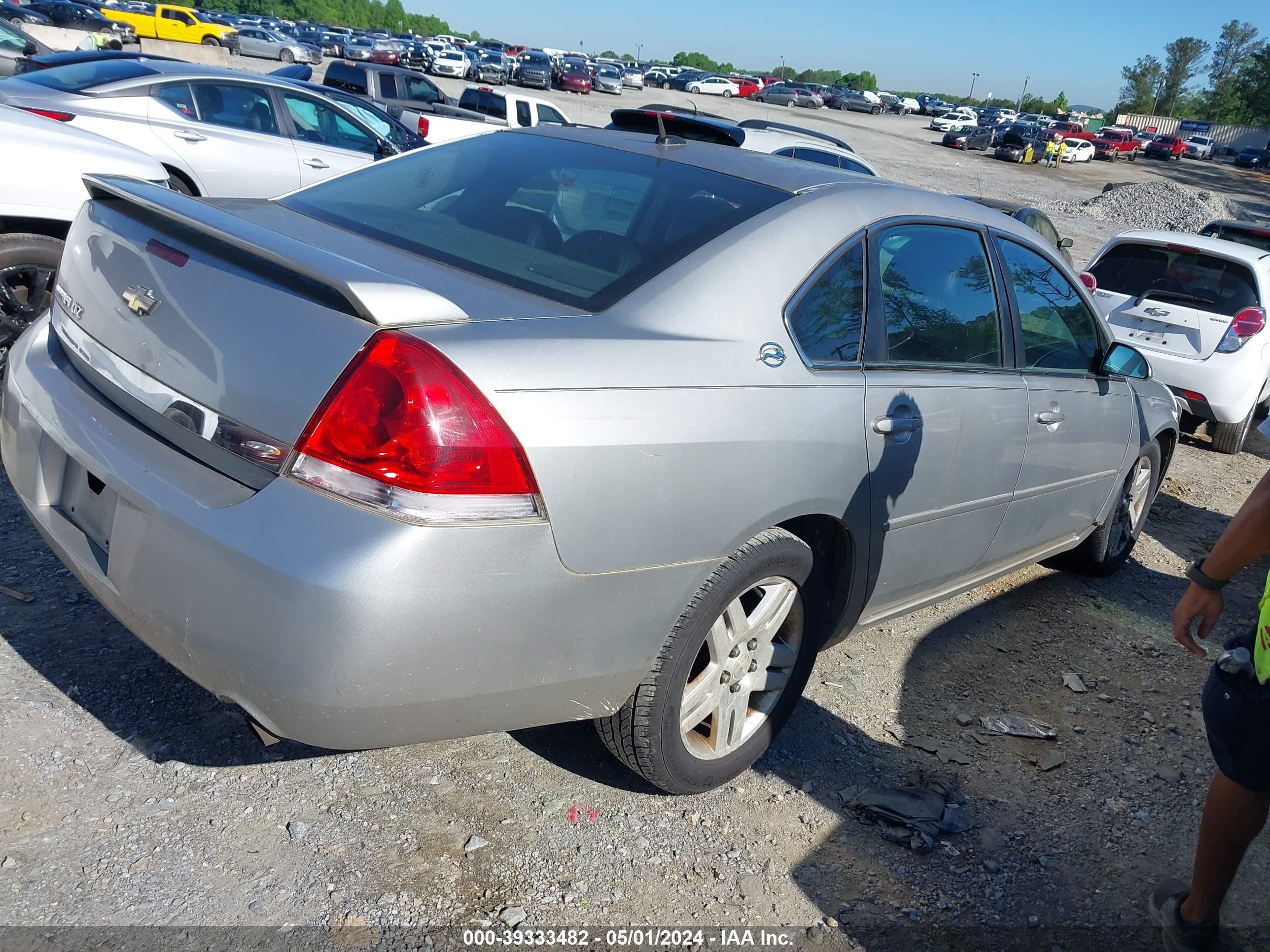 Photo 3 VIN: 2G1WU581569393784 - CHEVROLET IMPALA 