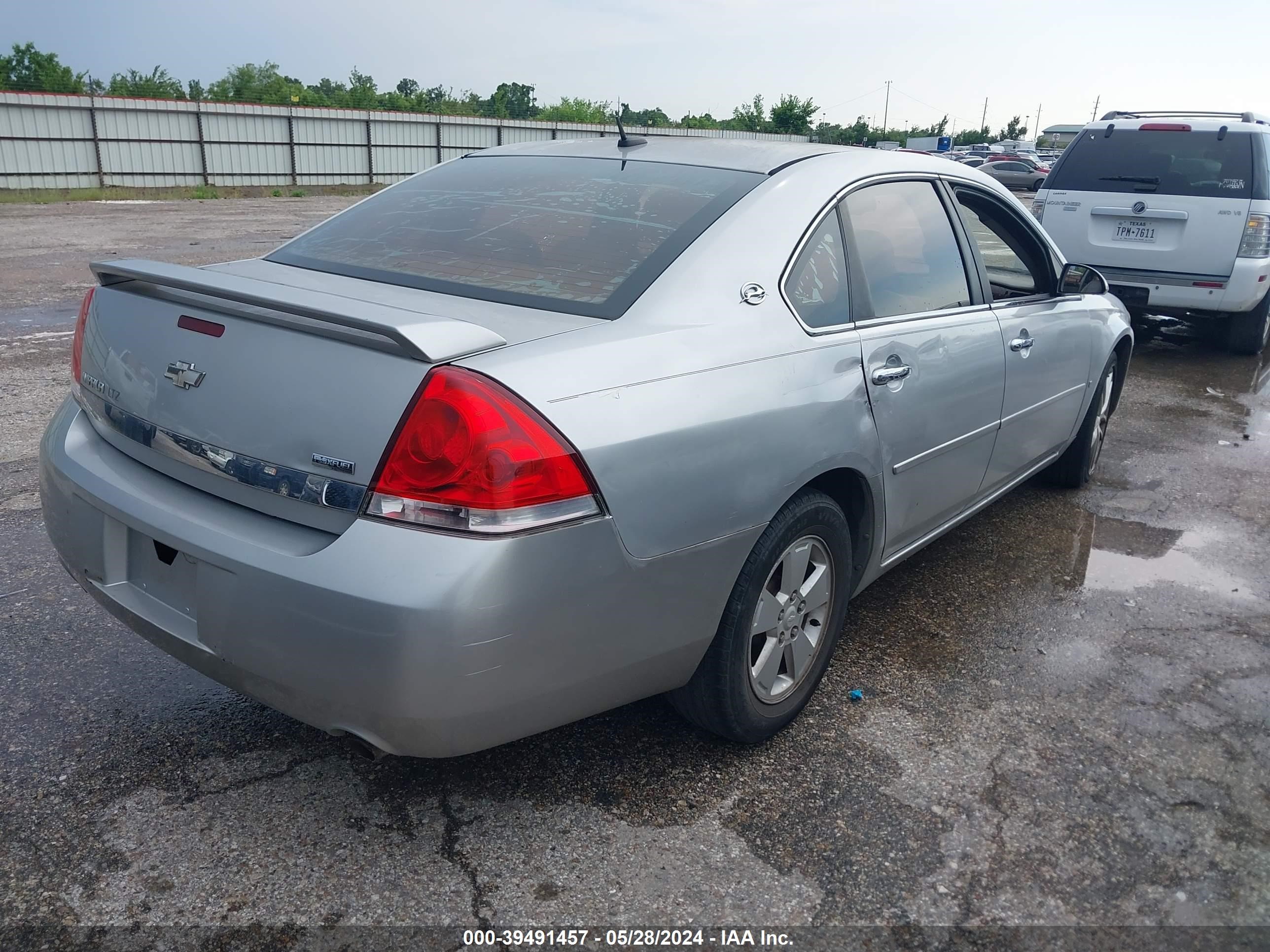 Photo 3 VIN: 2G1WU583481198844 - CHEVROLET IMPALA 