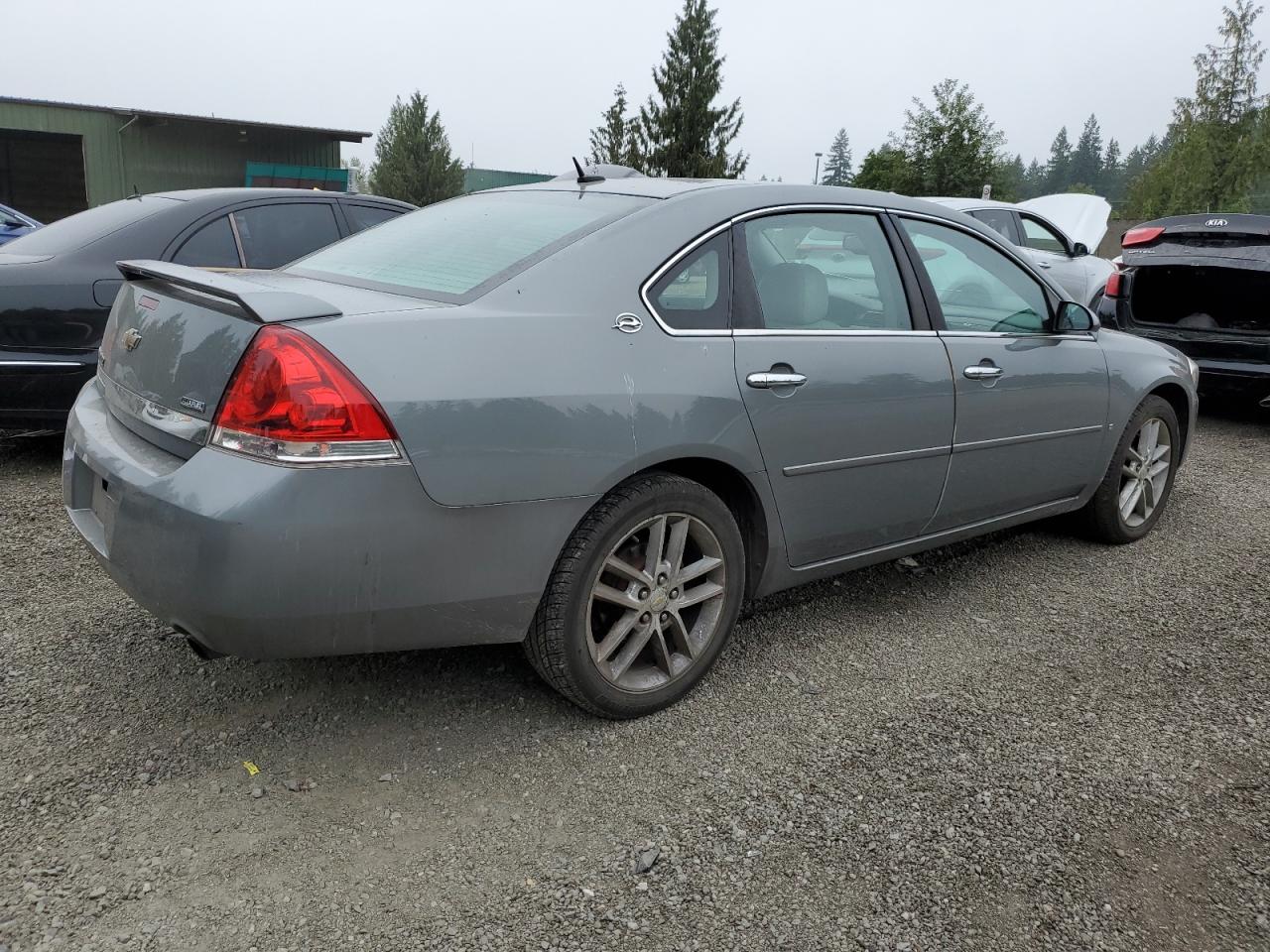 Photo 2 VIN: 2G1WU583581199906 - CHEVROLET IMPALA 