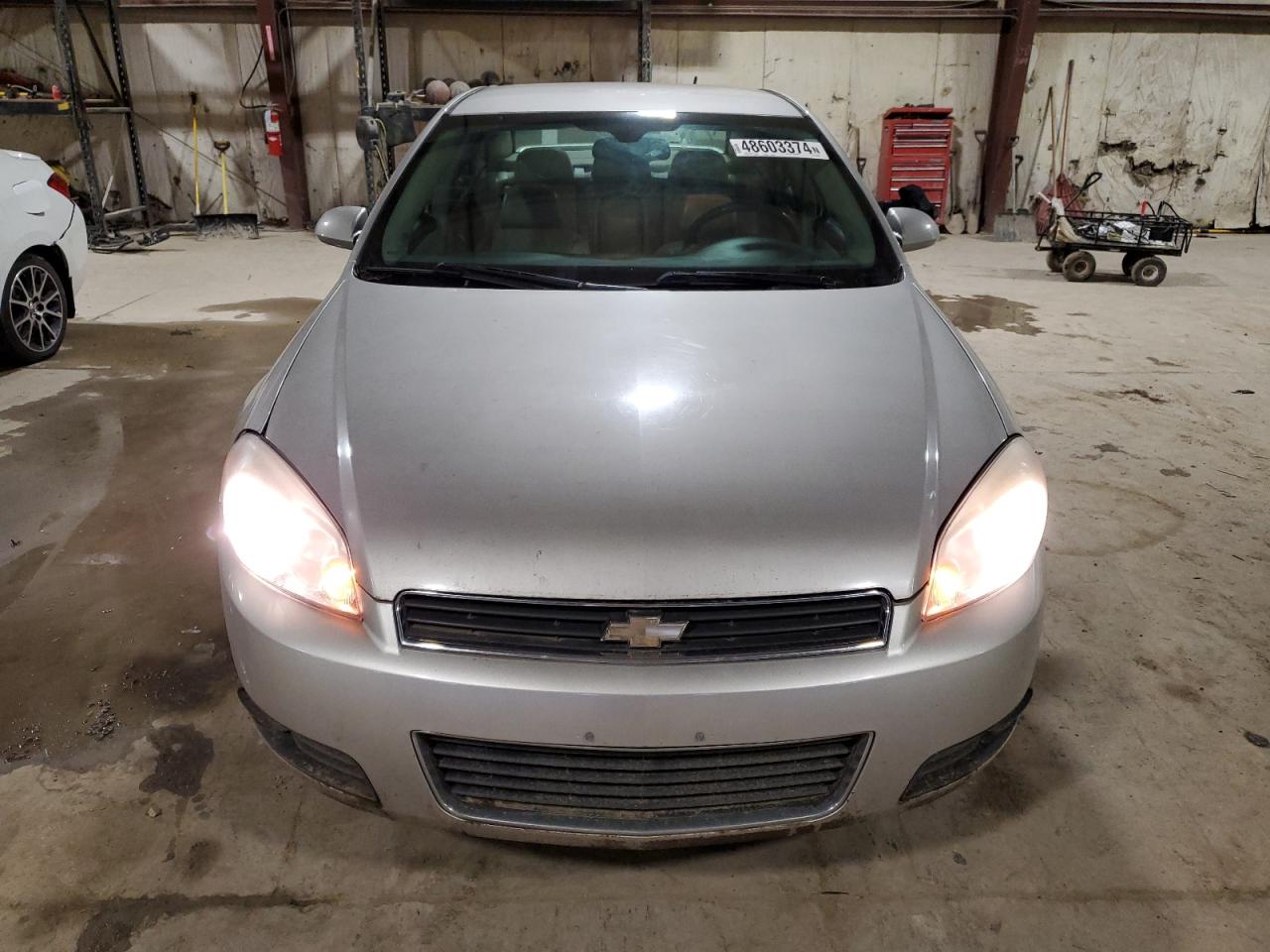 Photo 4 VIN: 2G1WU583889235430 - CHEVROLET IMPALA 