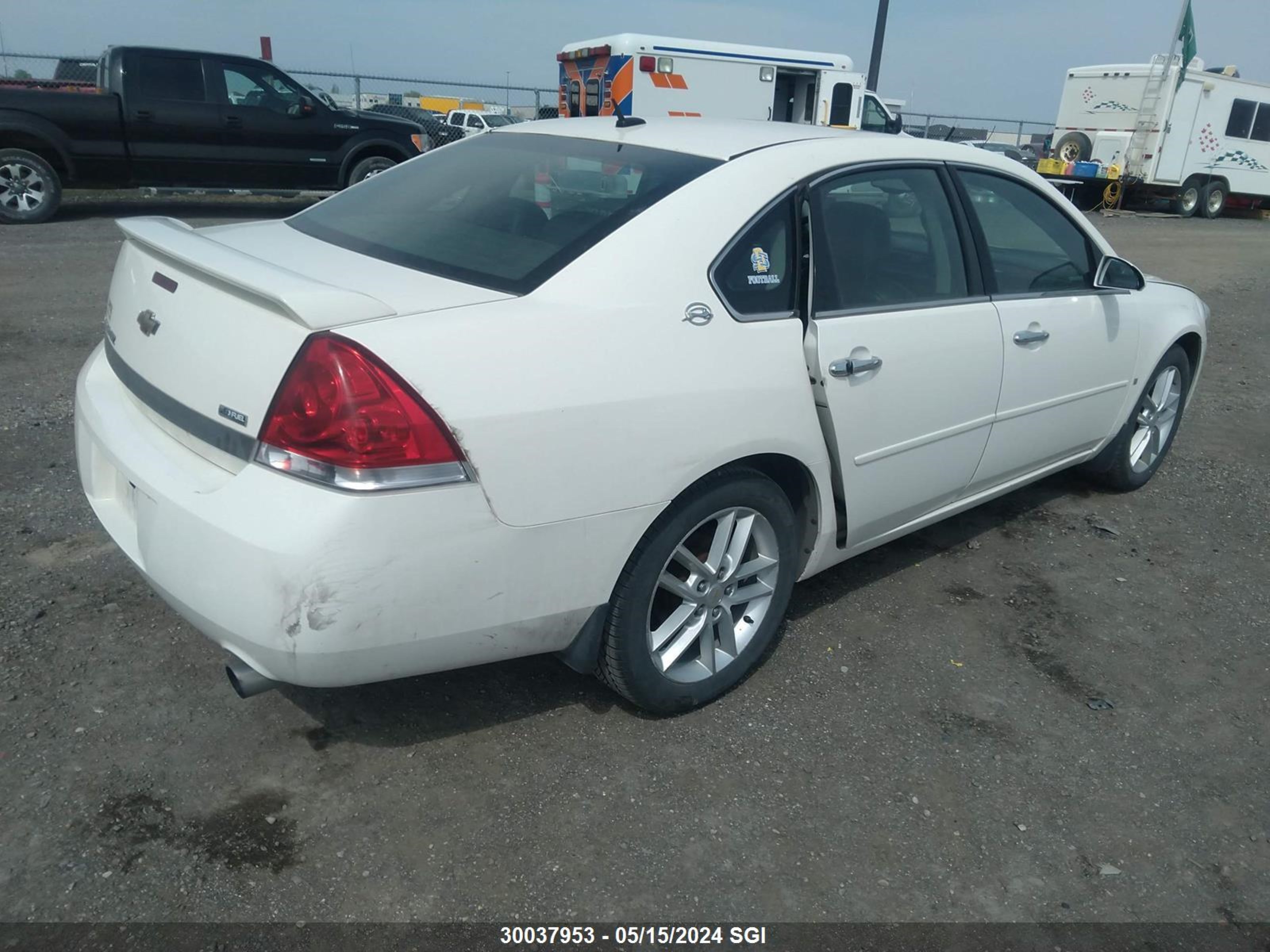 Photo 3 VIN: 2G1WU583989179532 - CHEVROLET IMPALA 