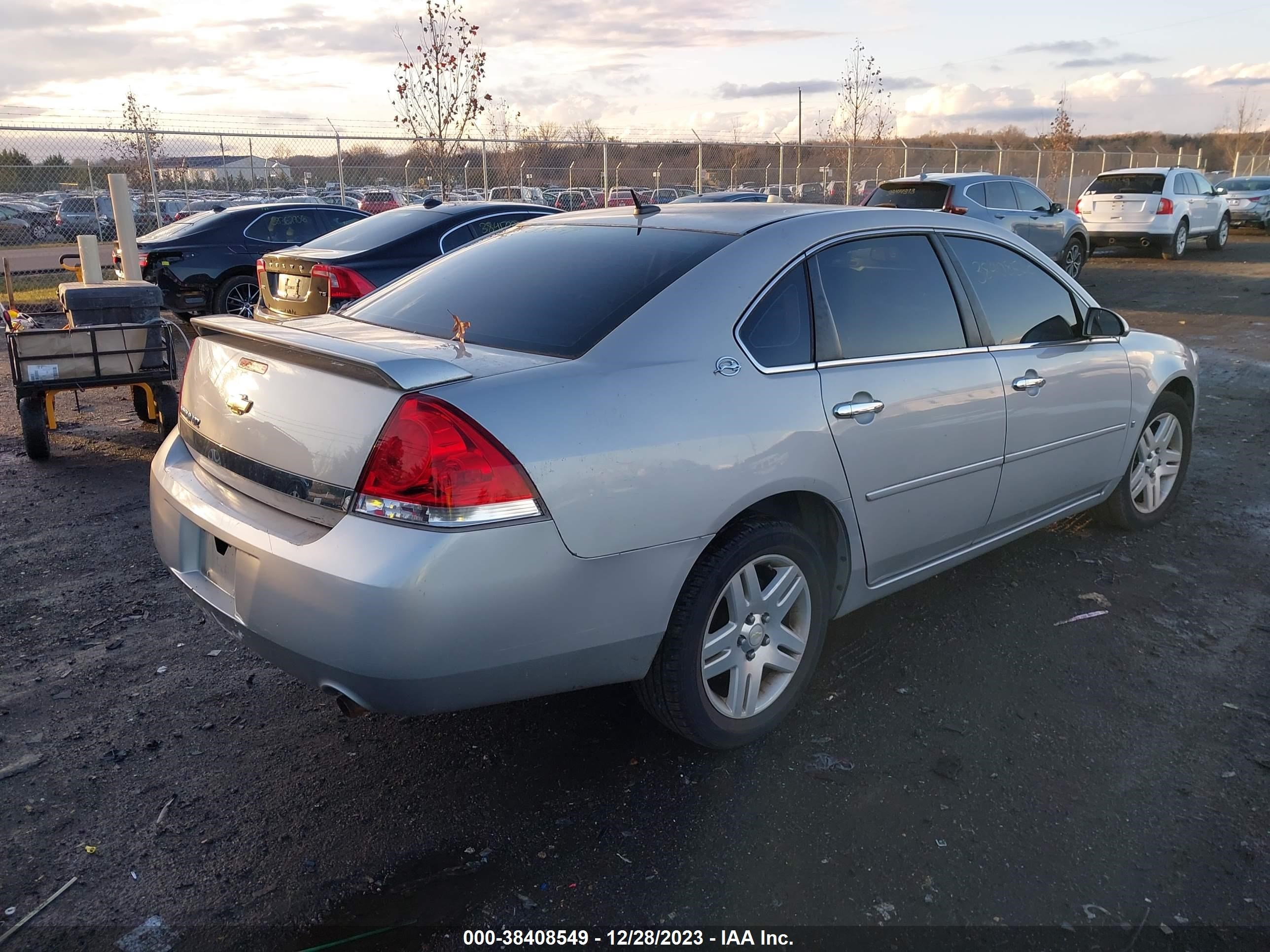 Photo 3 VIN: 2G1WU58R279218559 - CHEVROLET IMPALA 