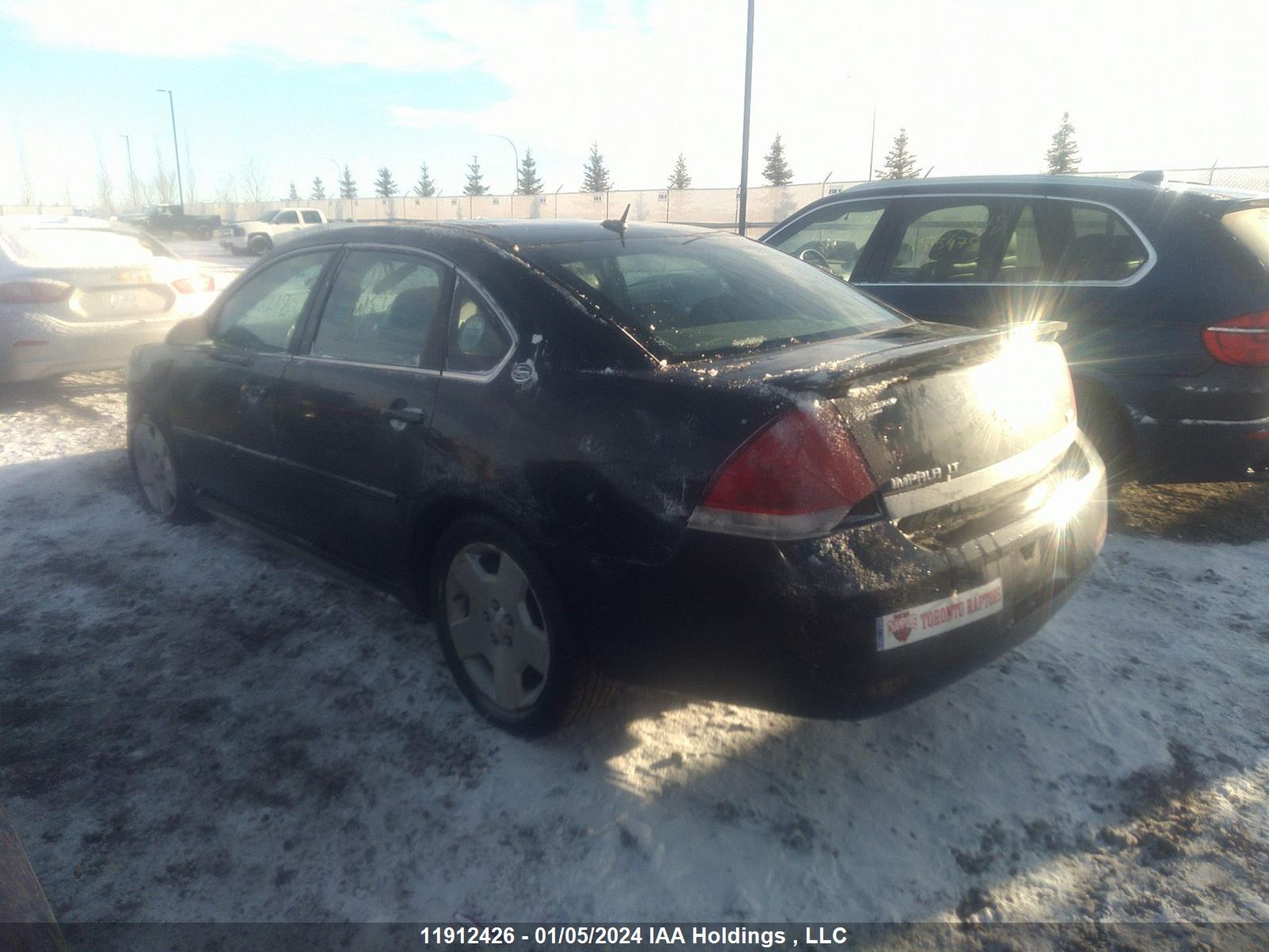 Photo 2 VIN: 2G1WV58K381277054 - CHEVROLET IMPALA 