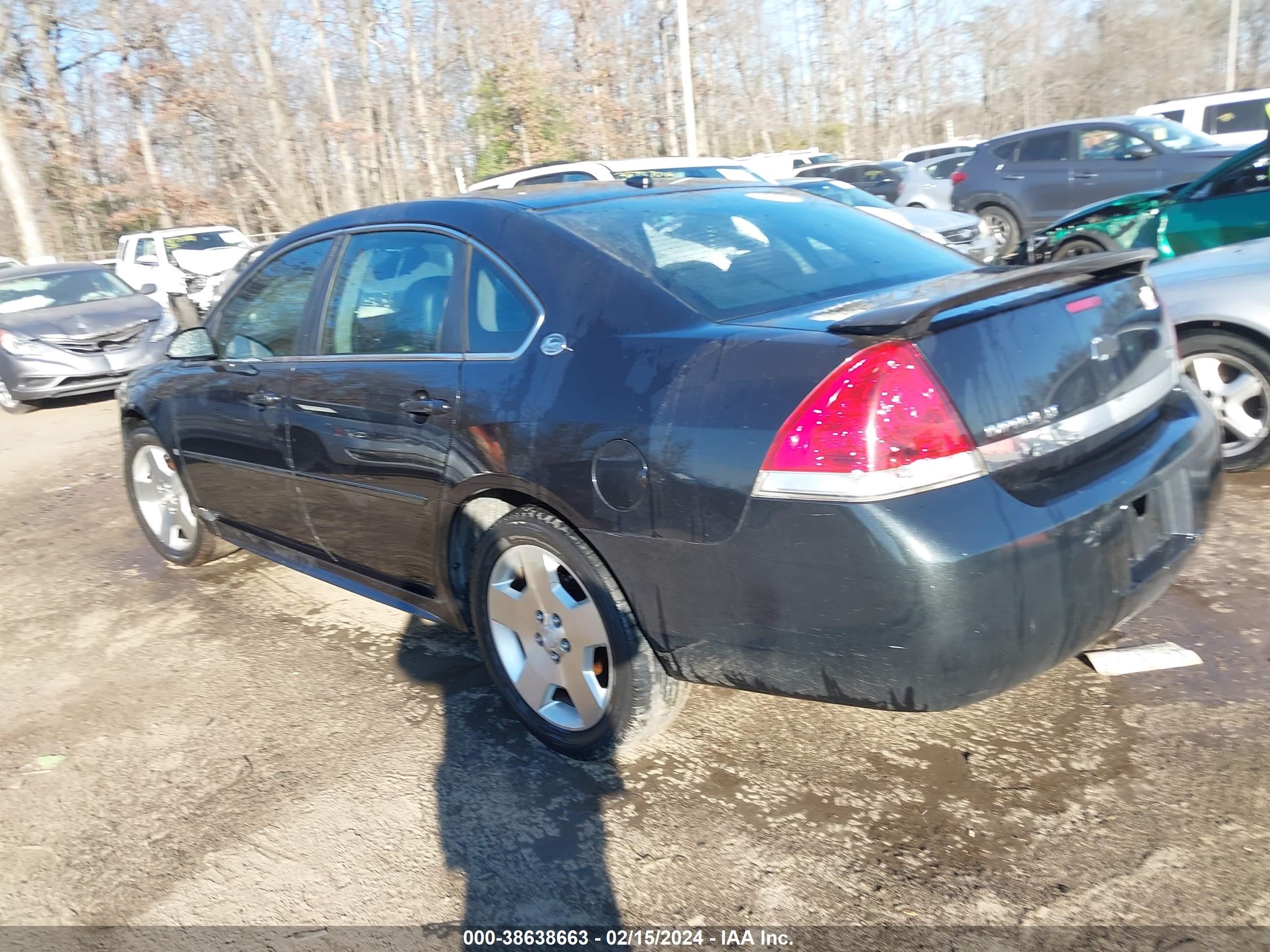 Photo 2 VIN: 2G1WV58K581336718 - CHEVROLET IMPALA 