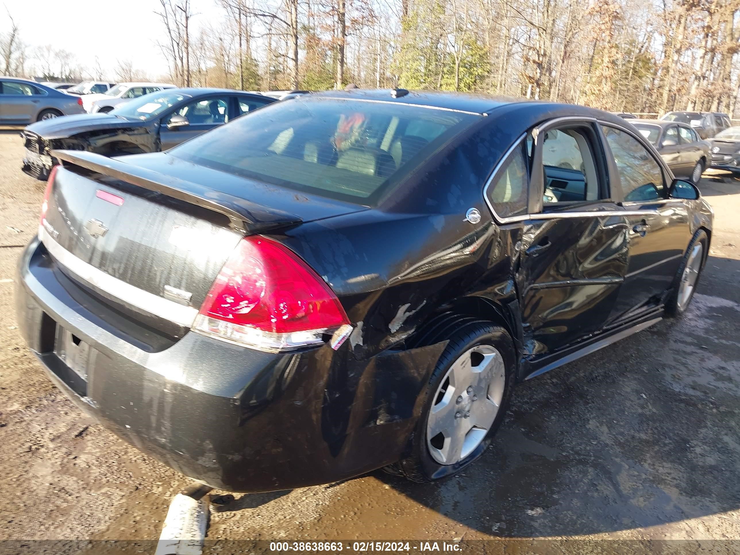 Photo 3 VIN: 2G1WV58K581336718 - CHEVROLET IMPALA 