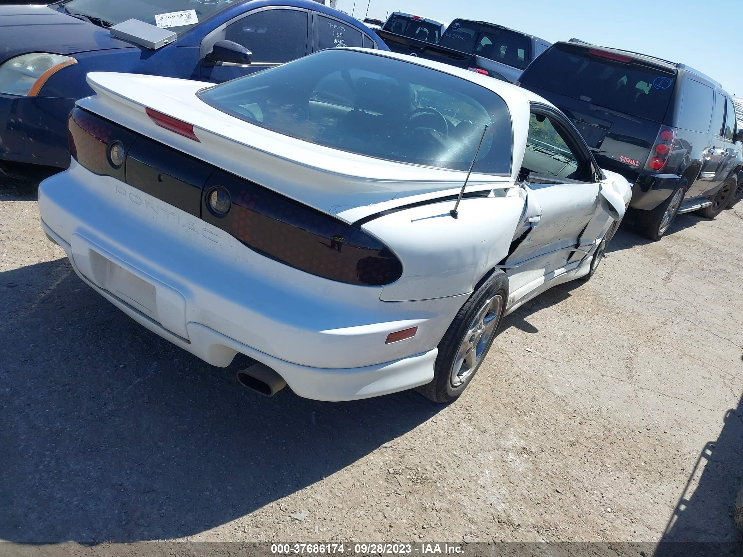 Photo 3 VIN: 2G2FS22K2Y2146185 - PONTIAC FIREBIRD 