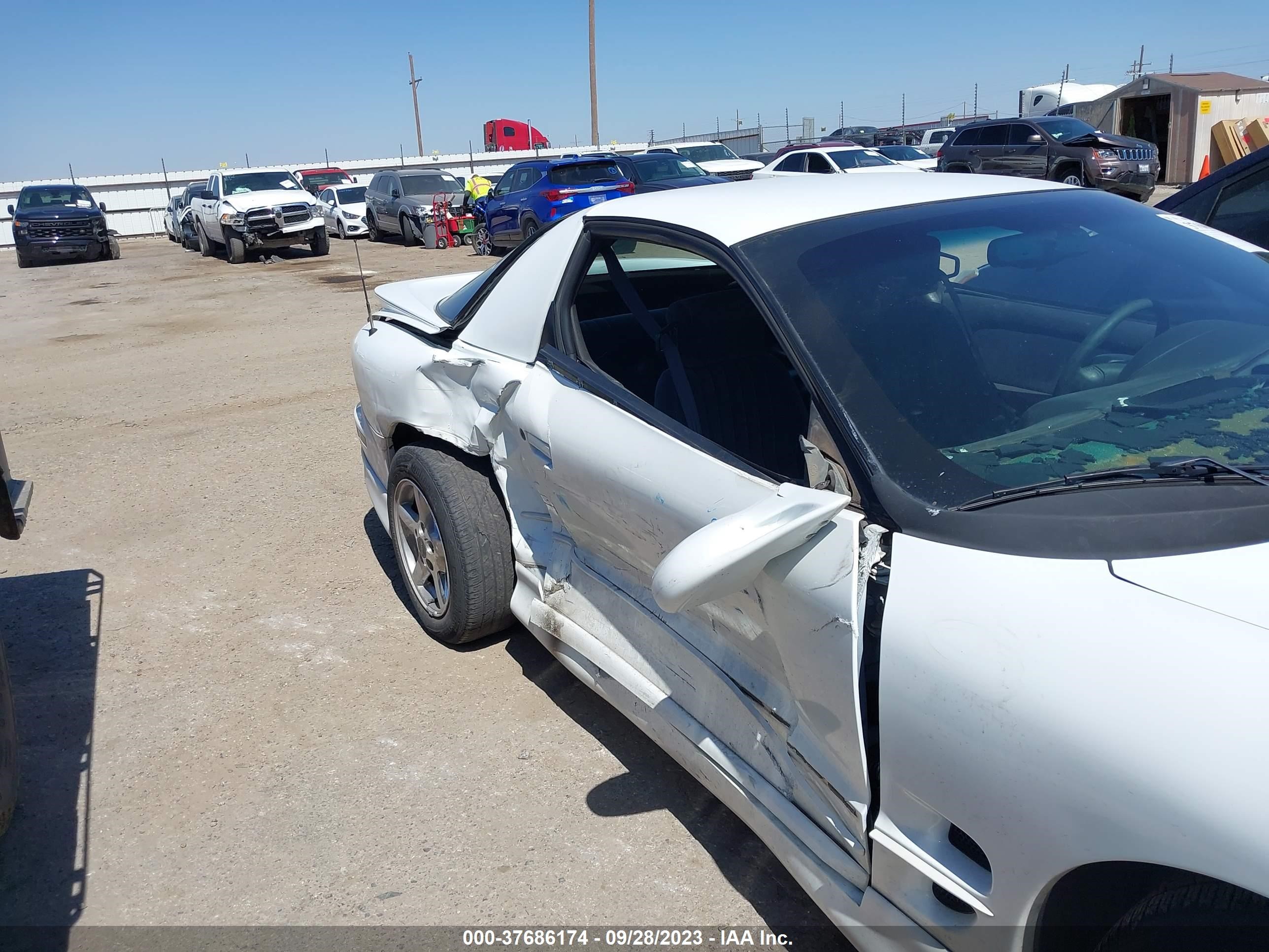 Photo 5 VIN: 2G2FS22K2Y2146185 - PONTIAC FIREBIRD 