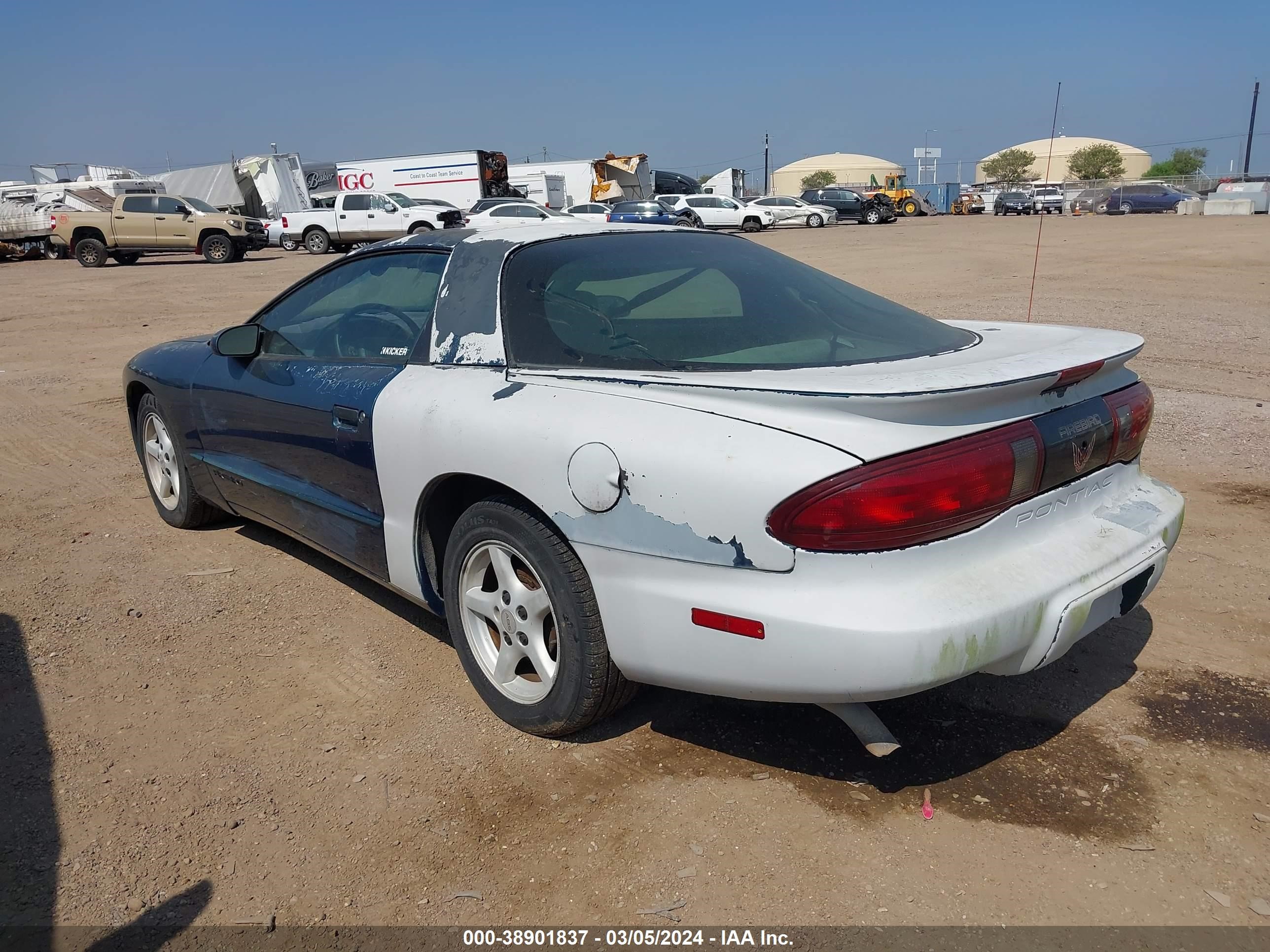 Photo 2 VIN: 2G2FS22KXV2216687 - PONTIAC FIREBIRD 