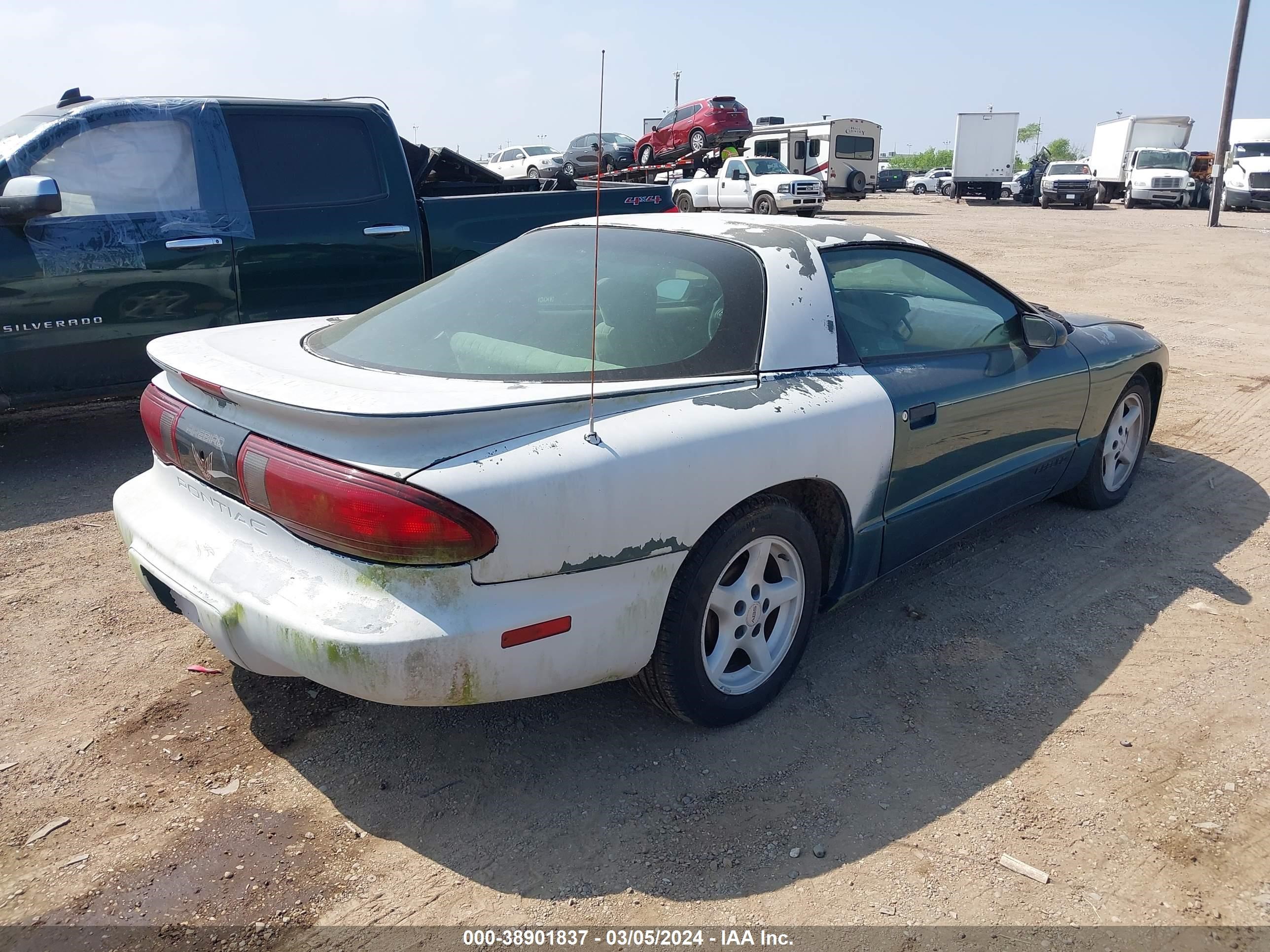 Photo 3 VIN: 2G2FS22KXV2216687 - PONTIAC FIREBIRD 