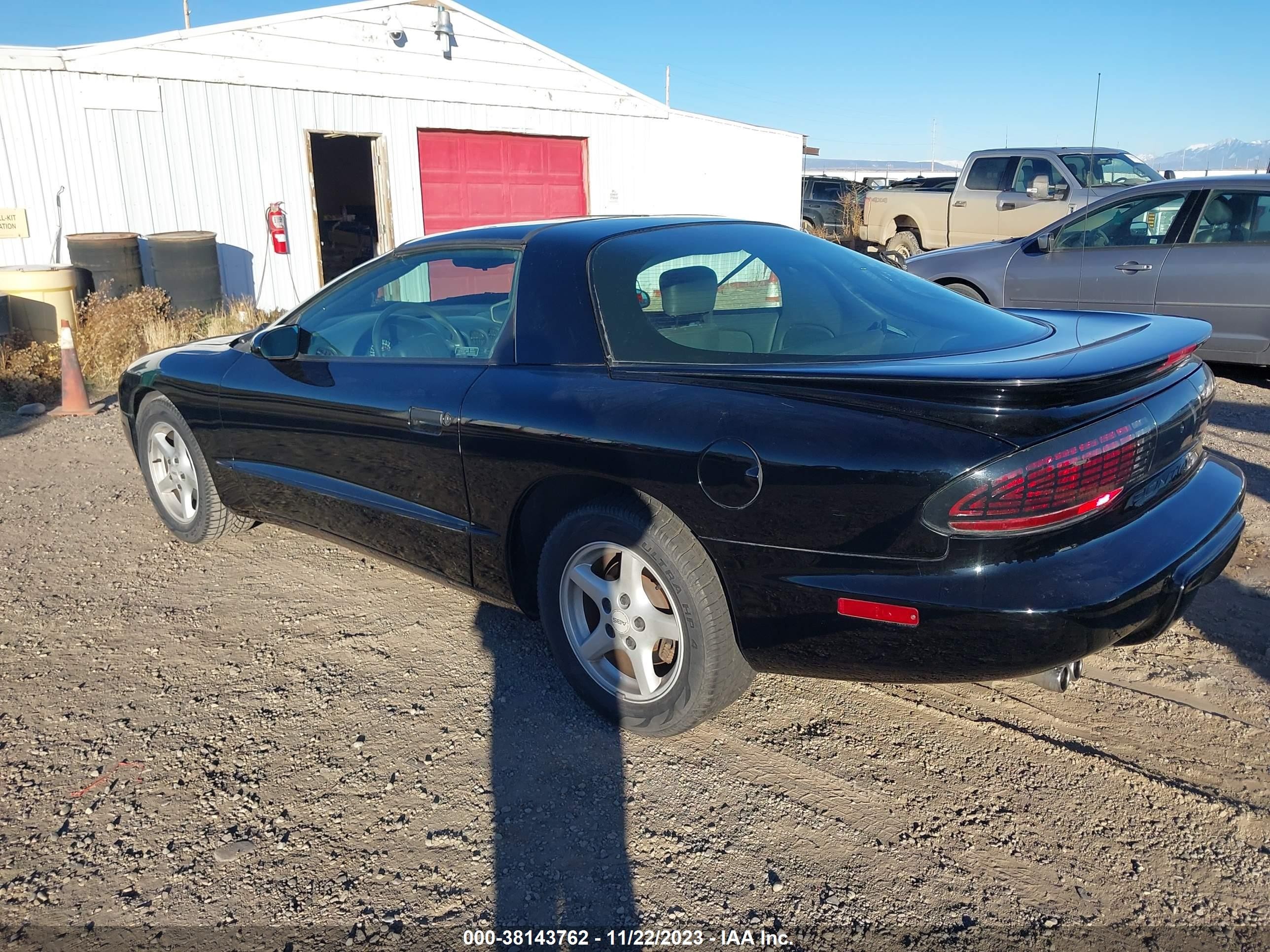 Photo 2 VIN: 2G2FV22P0V2221707 - PONTIAC FIREBIRD 