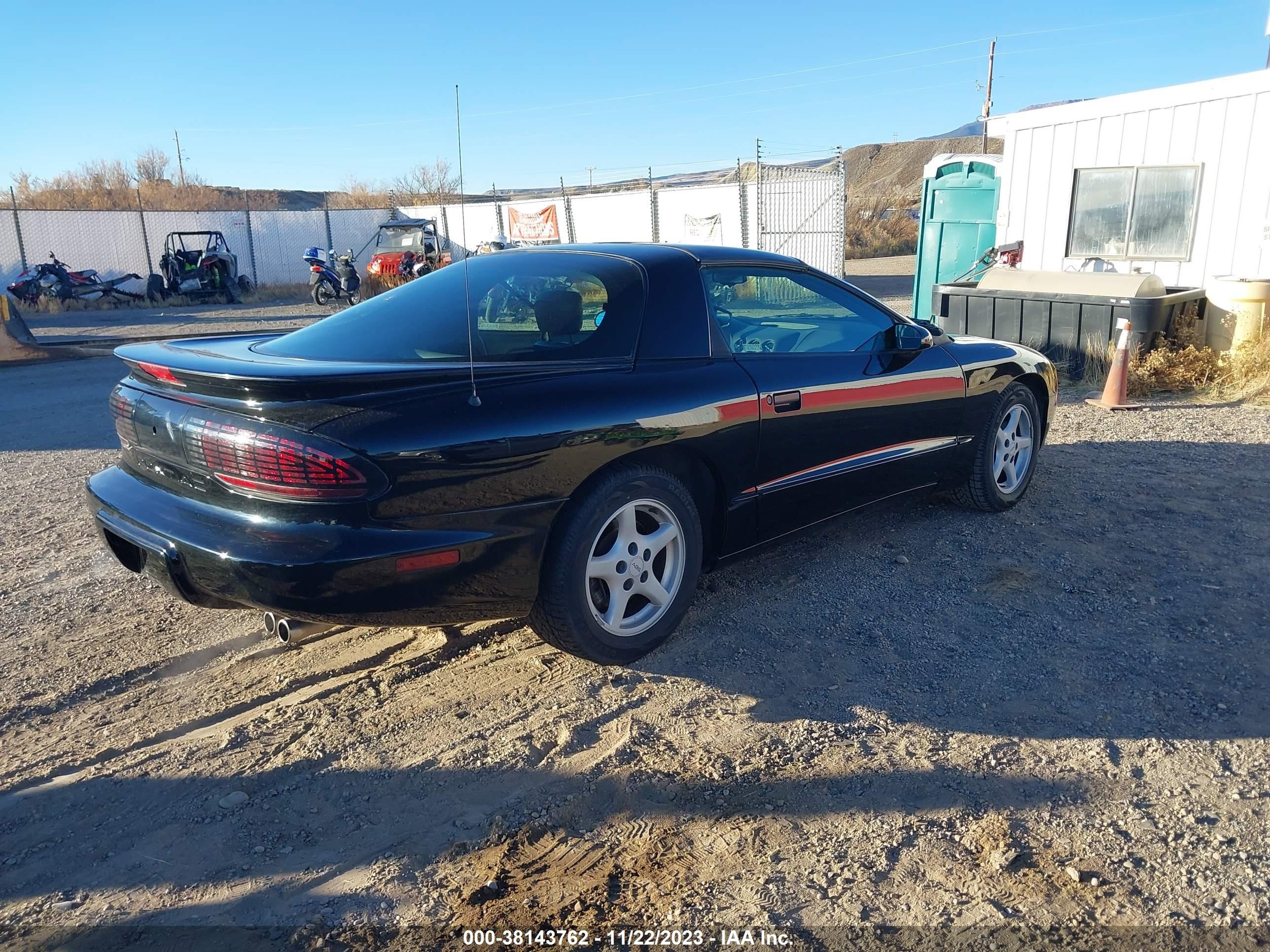 Photo 3 VIN: 2G2FV22P0V2221707 - PONTIAC FIREBIRD 