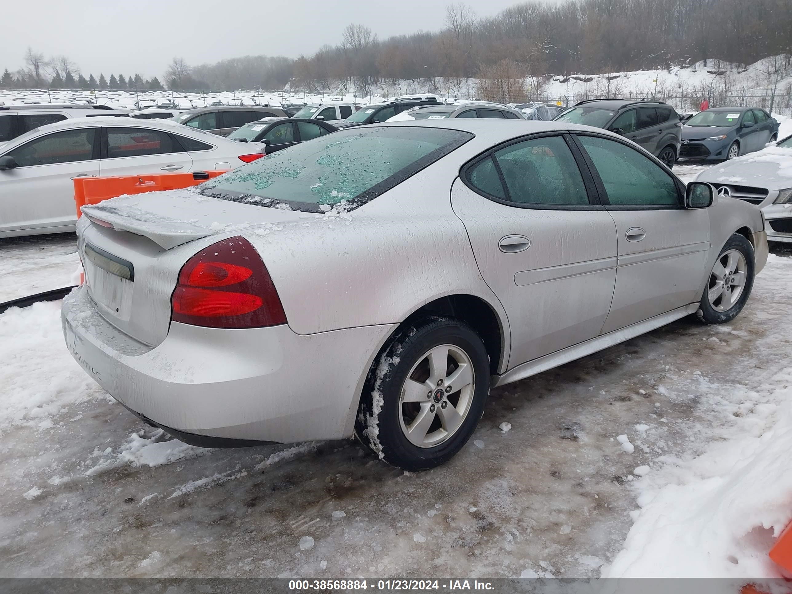 Photo 3 VIN: 2G2WP522051174474 - PONTIAC GRAND PRIX 