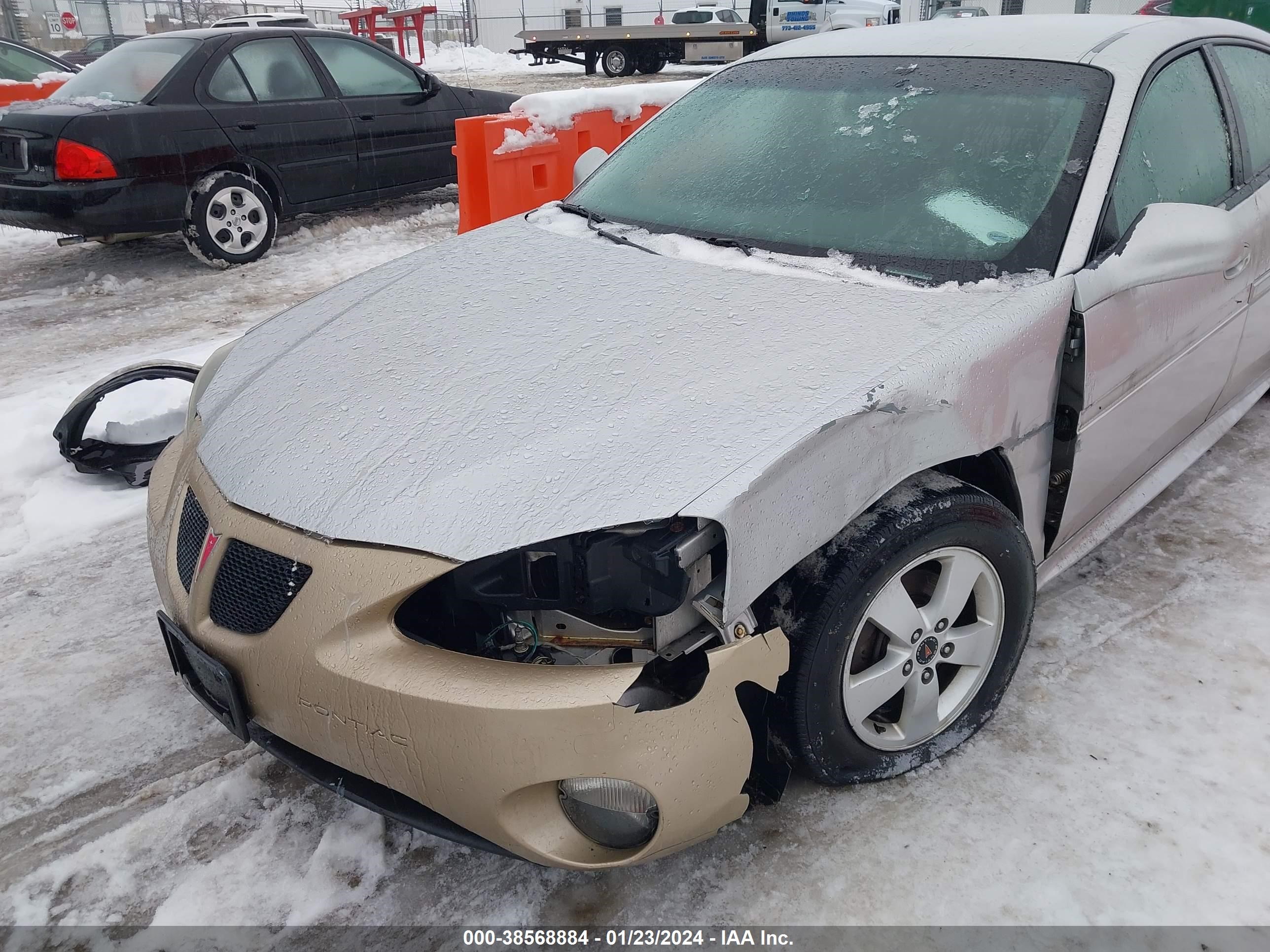 Photo 5 VIN: 2G2WP522051174474 - PONTIAC GRAND PRIX 