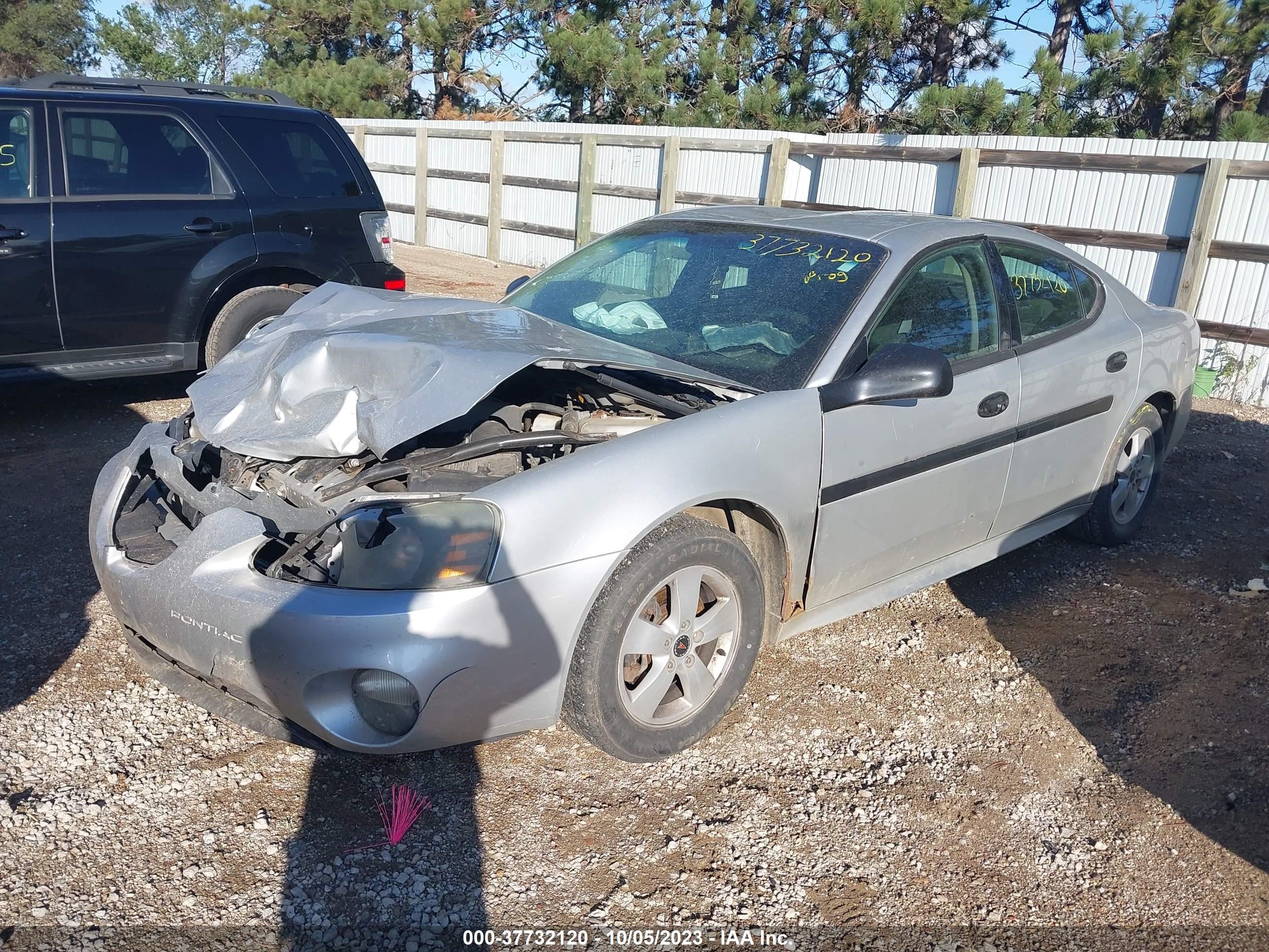 Photo 1 VIN: 2G2WP522051262540 - PONTIAC GRAND PRIX 