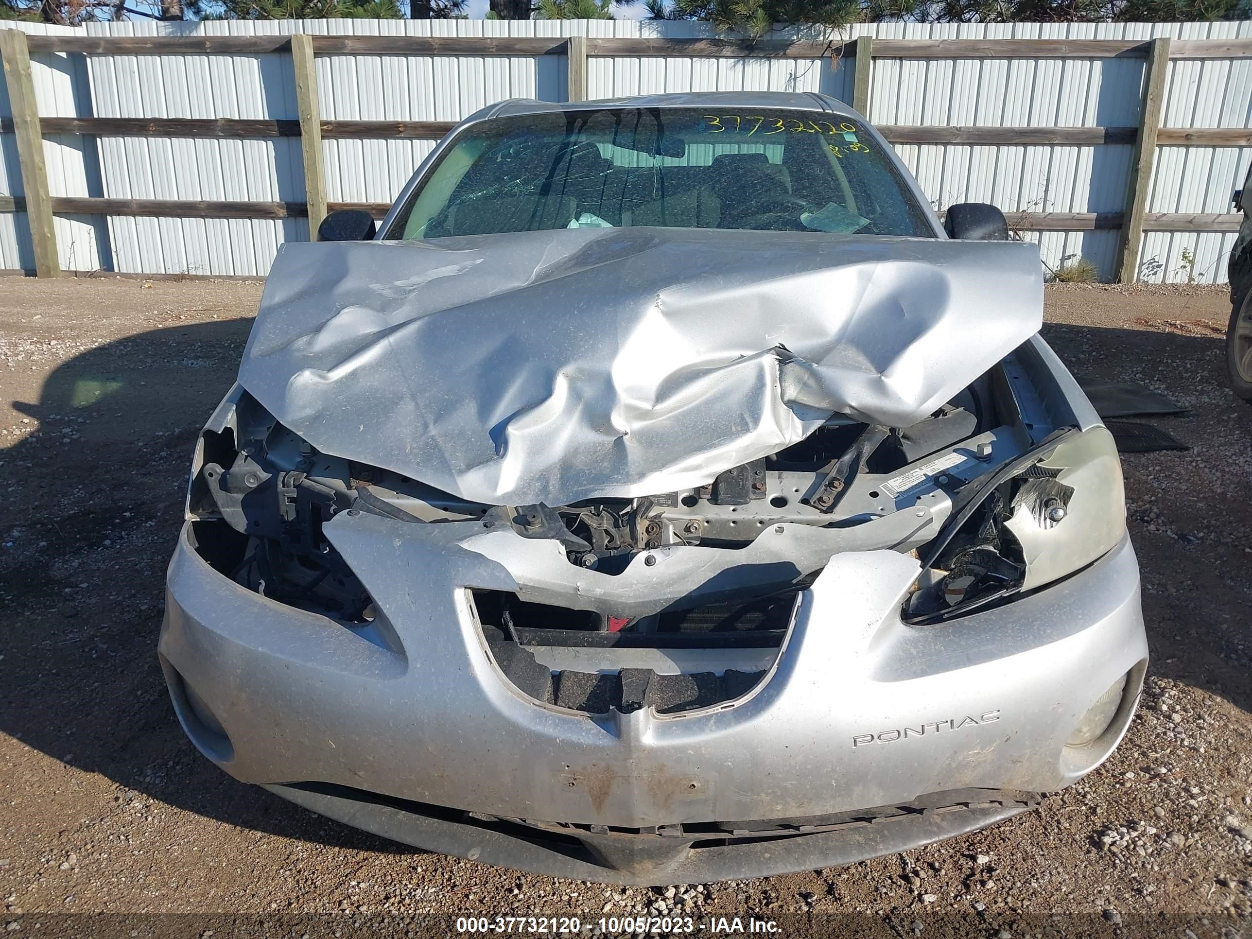 Photo 11 VIN: 2G2WP522051262540 - PONTIAC GRAND PRIX 