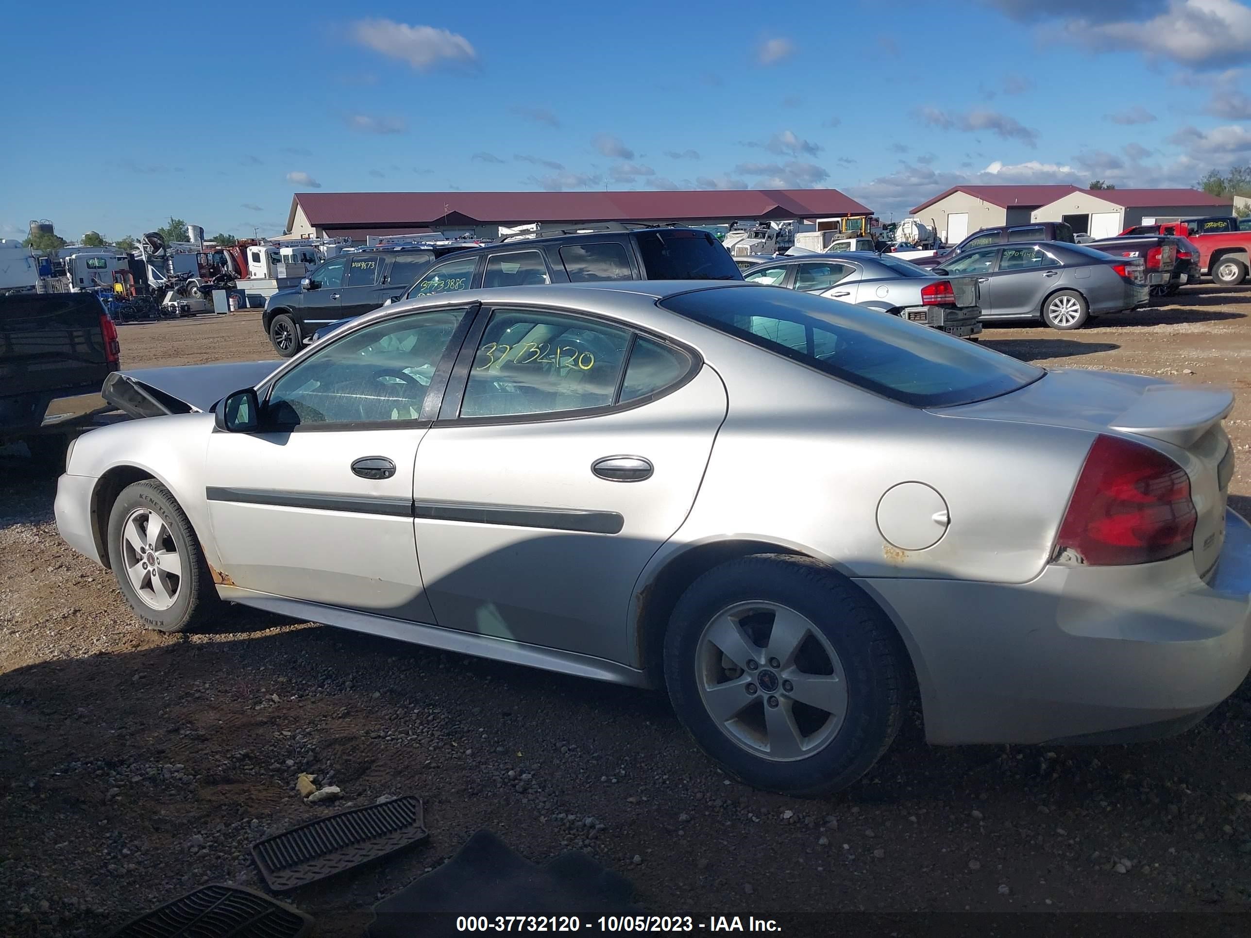 Photo 13 VIN: 2G2WP522051262540 - PONTIAC GRAND PRIX 