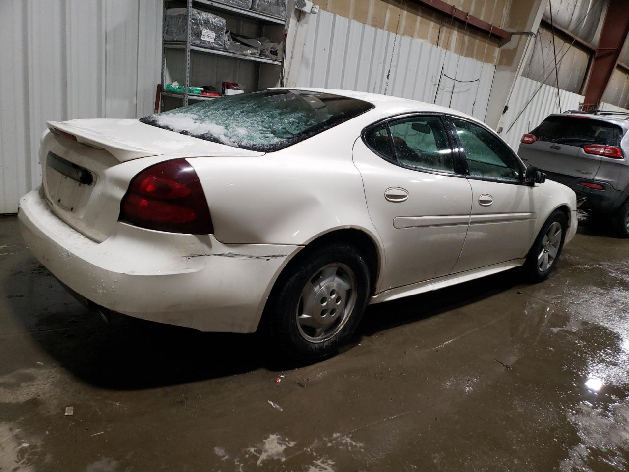 Photo 2 VIN: 2G2WP522251321541 - PONTIAC GRAND PRIX 