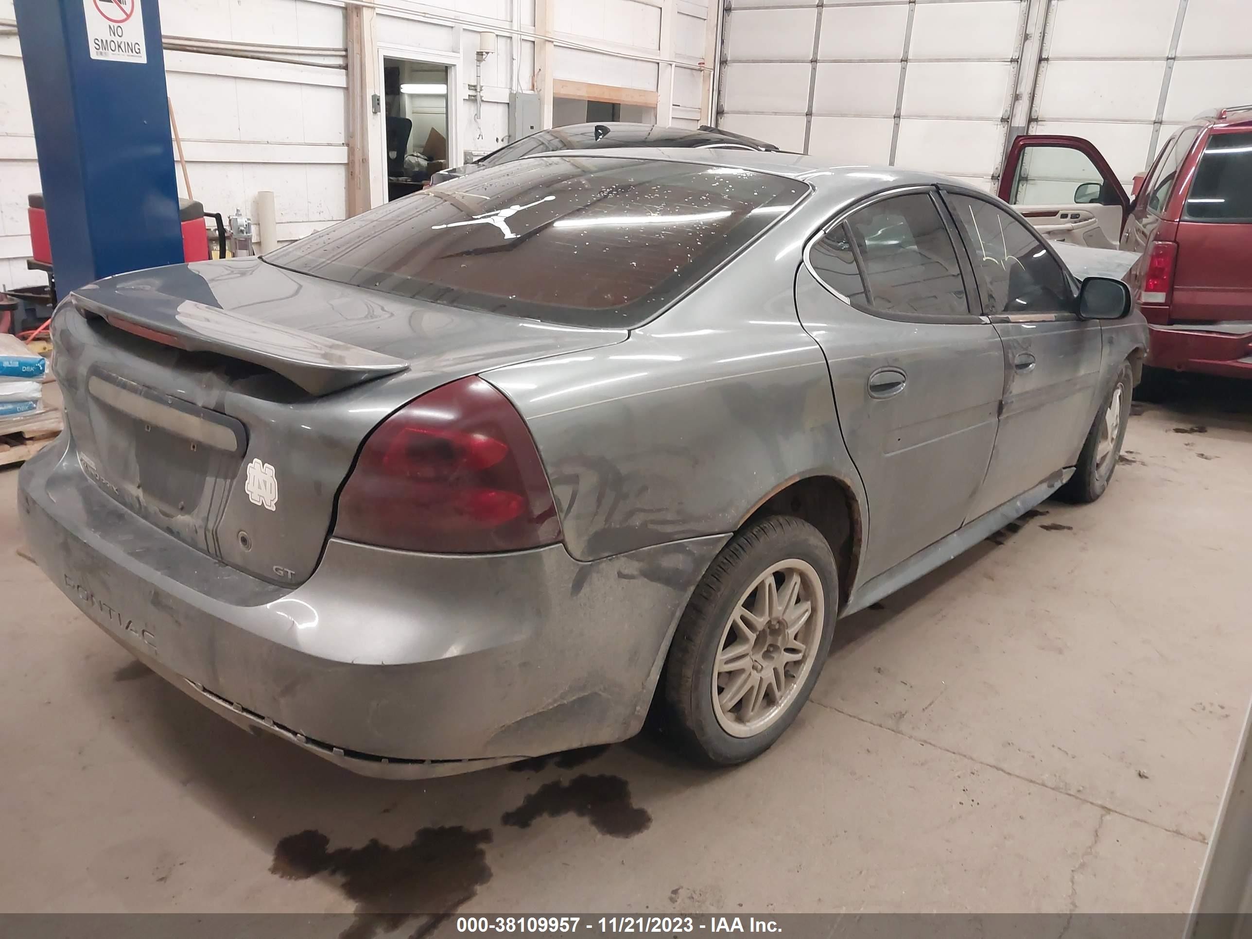 Photo 3 VIN: 2G2WP522441211119 - PONTIAC GRAND PRIX 