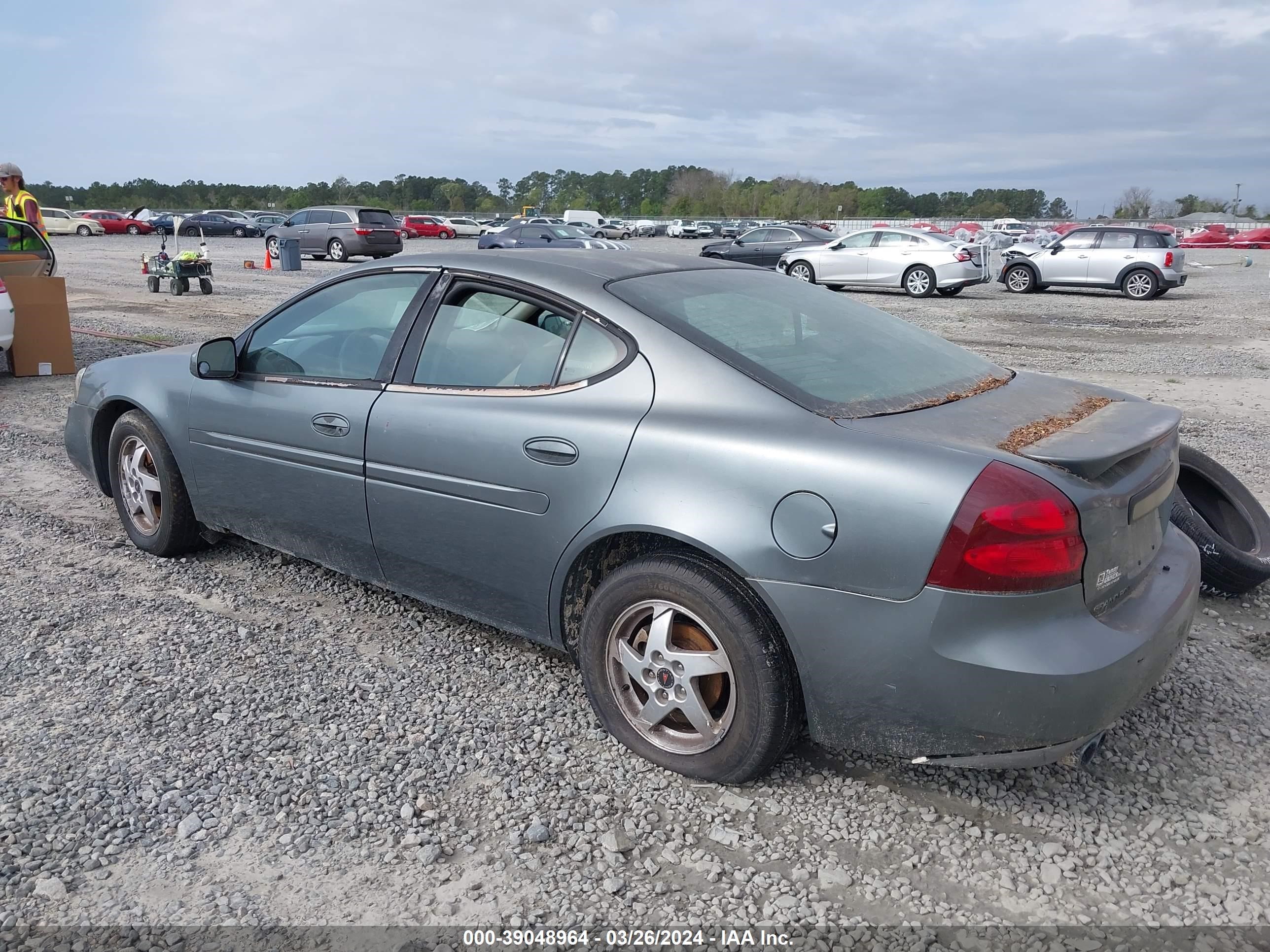 Photo 2 VIN: 2G2WP522441307610 - PONTIAC GRAND PRIX 