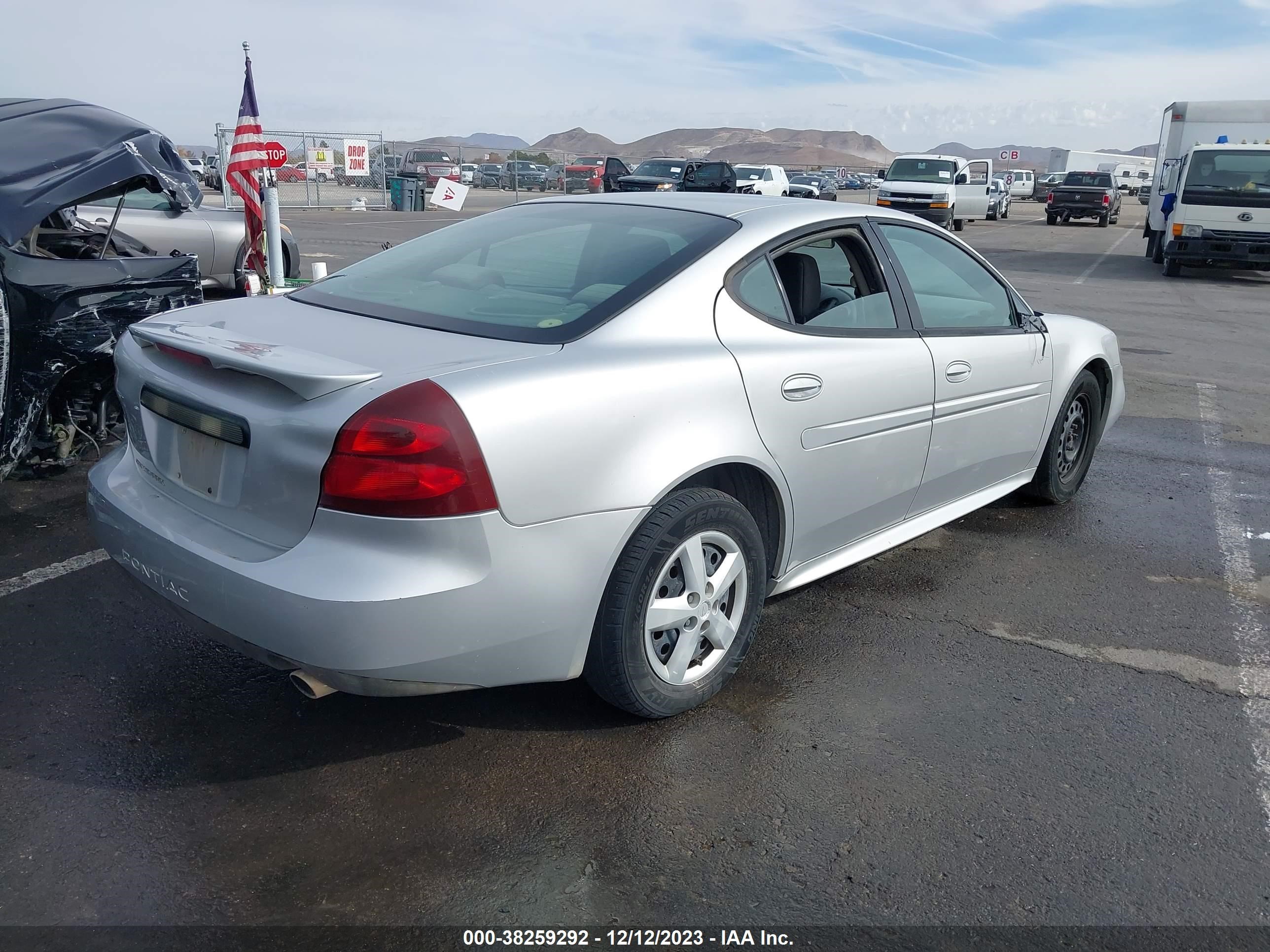 Photo 3 VIN: 2G2WP522451163946 - PONTIAC GRAND PRIX 