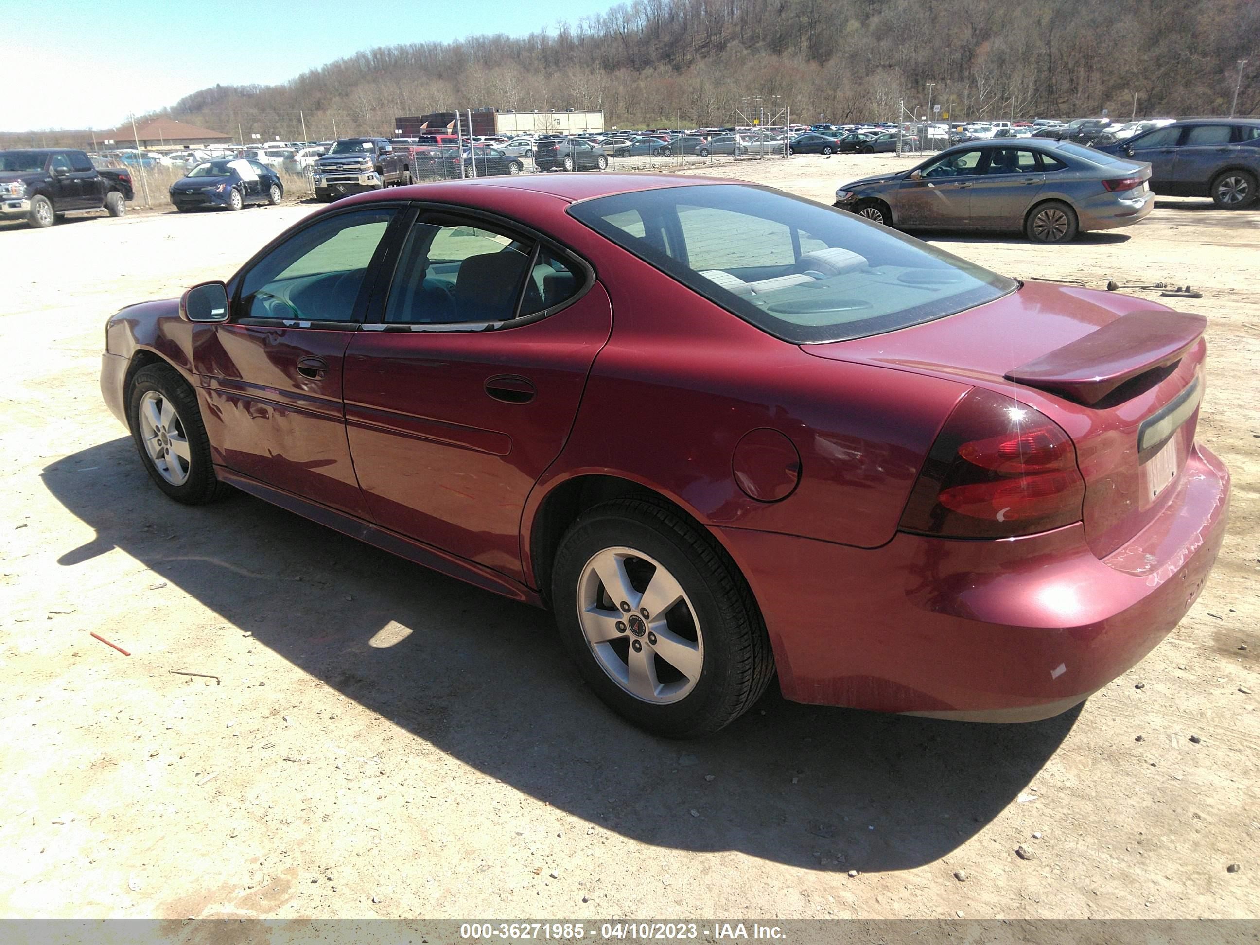 Photo 2 VIN: 2G2WP522451197465 - PONTIAC GRAND PRIX 